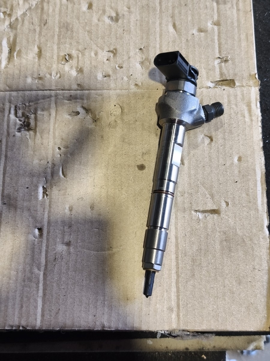Injecteur VW Audi 2.0 TDI 0445111223 image 2