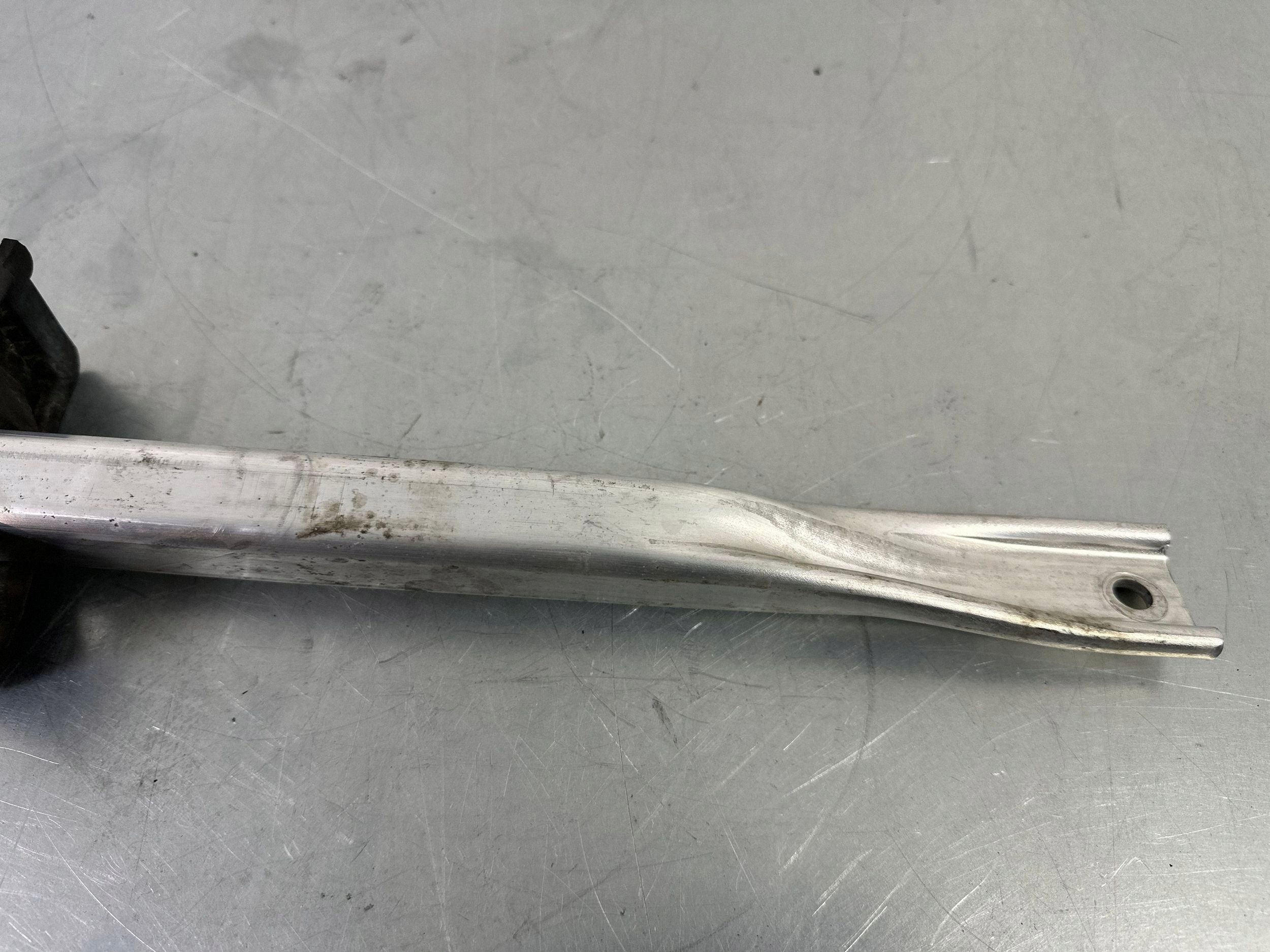 Etupenkin kiinnike Audi A5 8W0605646B image 3