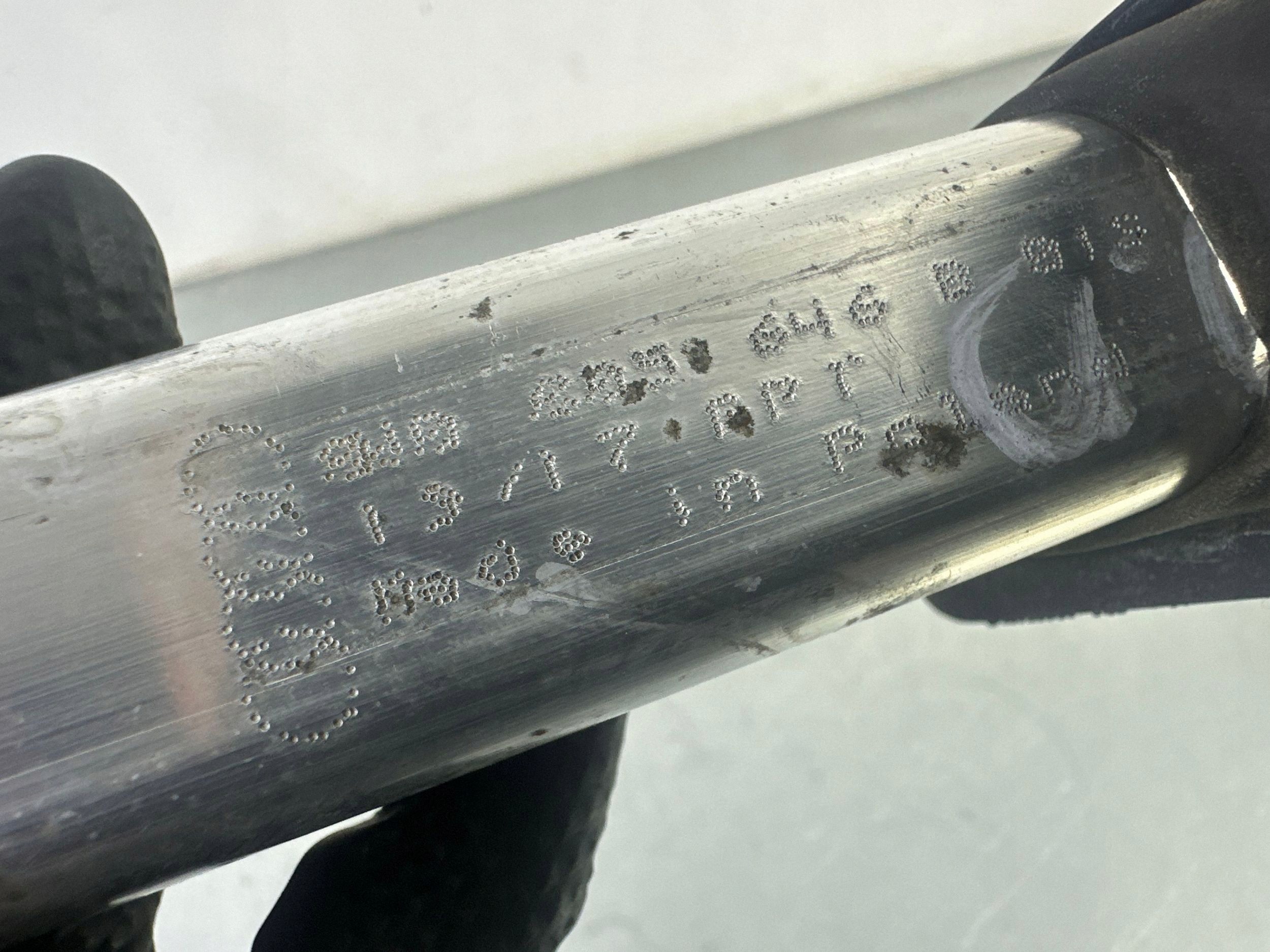 Etupenkin kiinnike Audi A5 8W0605646B image 5