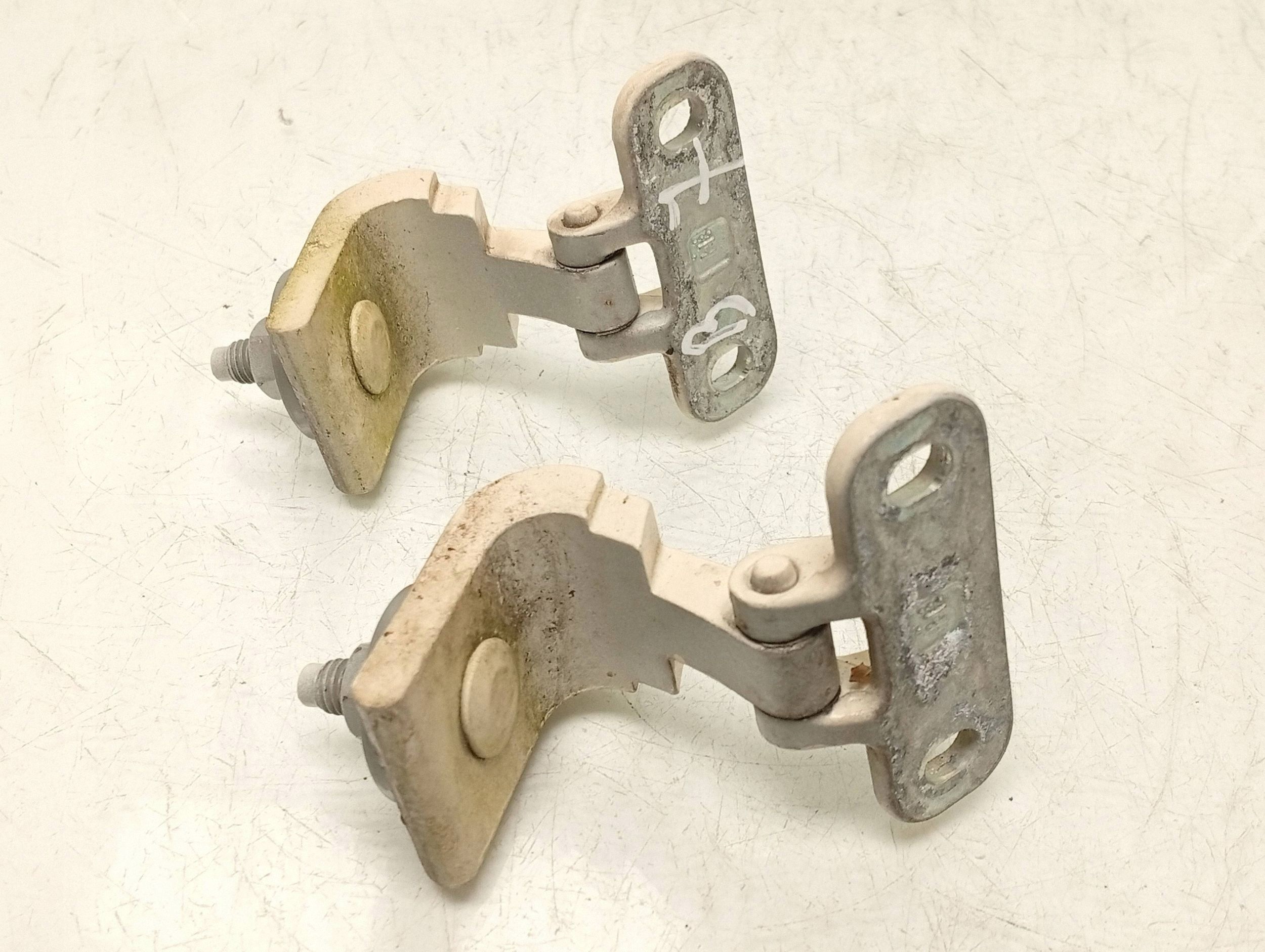 Charnières de coffre VW Passat B8 2017 FRC139009 image 3