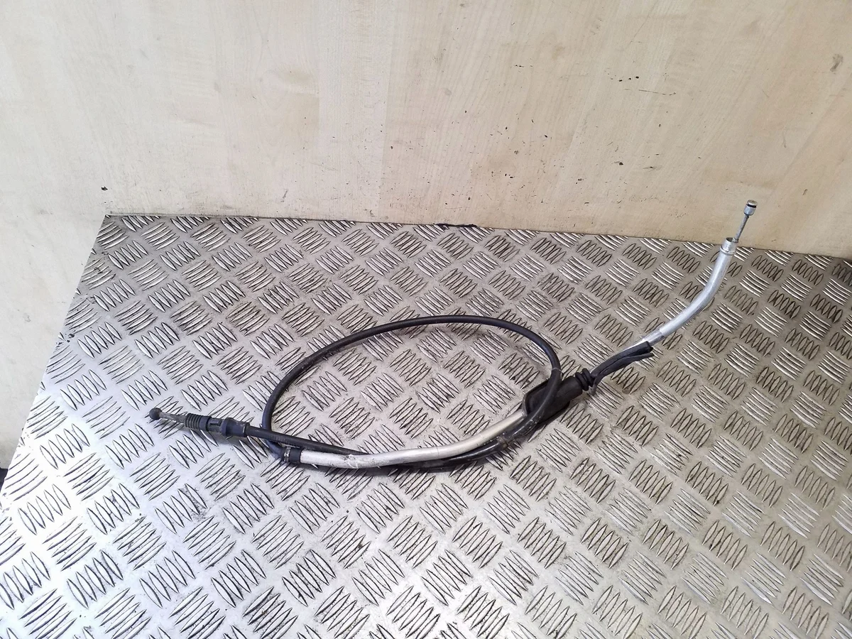 Tuyau de câble de frein à main Skoda 1K0711952A