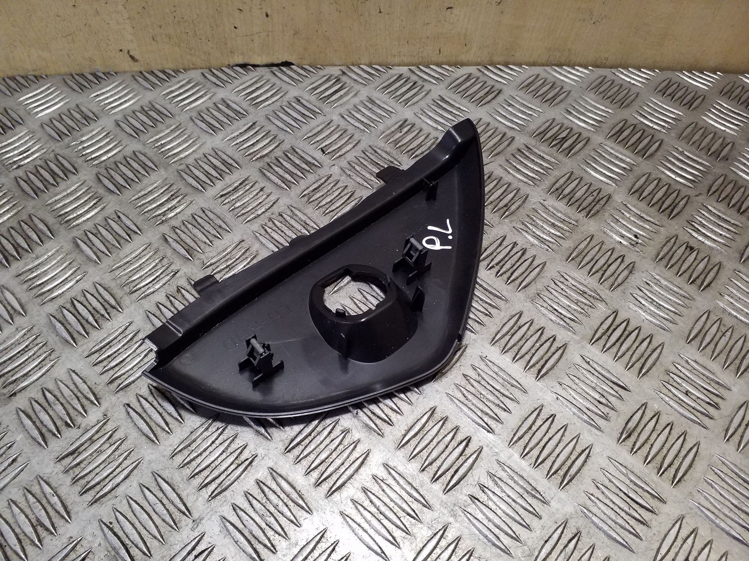 Volvo XC70 Side Dashboard Cover Left 30772170 image 3