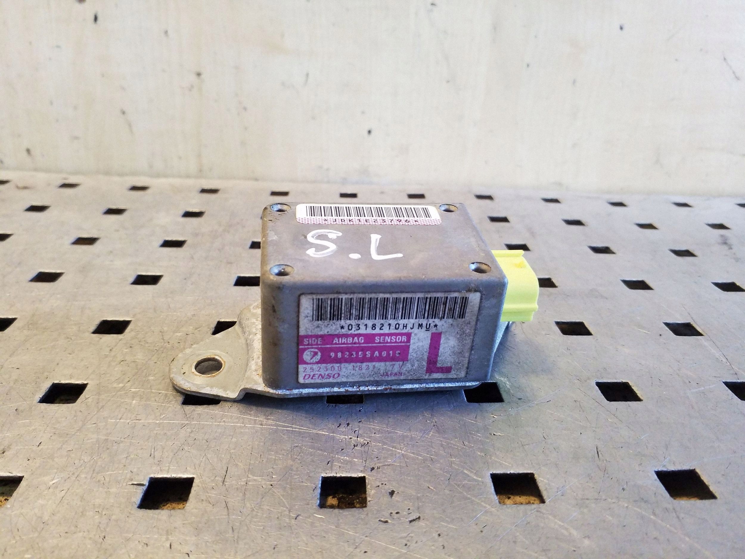 Airbag Crash Sensor SUBARU OUTBACK 98235SA010 image 2