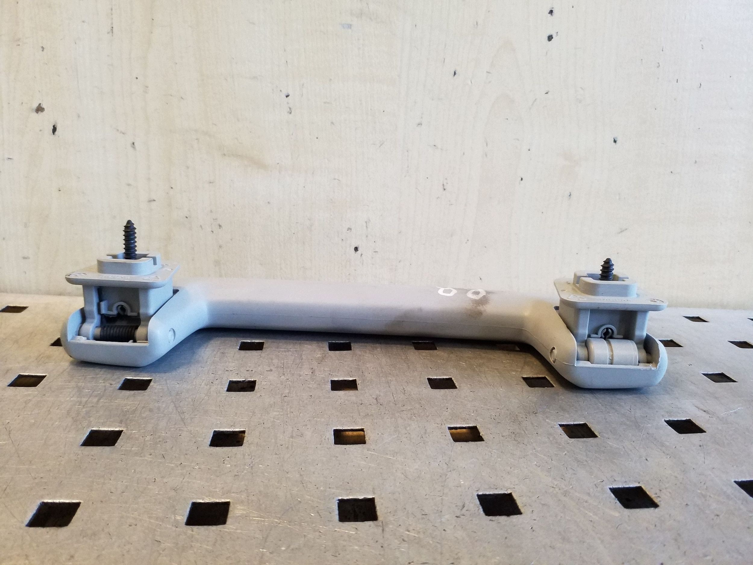 Jaguar XF X250 Dachgriff vorne rechts OEM VAL193672 image 3