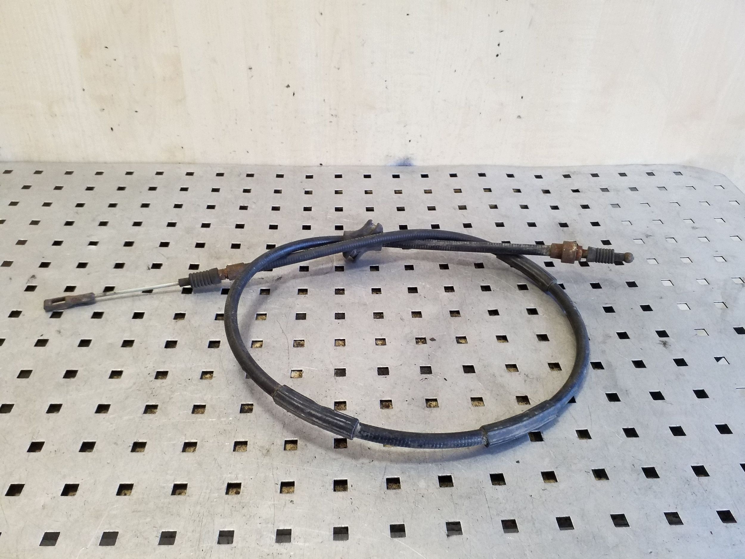 Audi 80 90 S2 B4 käsijarruvaijeri oikea