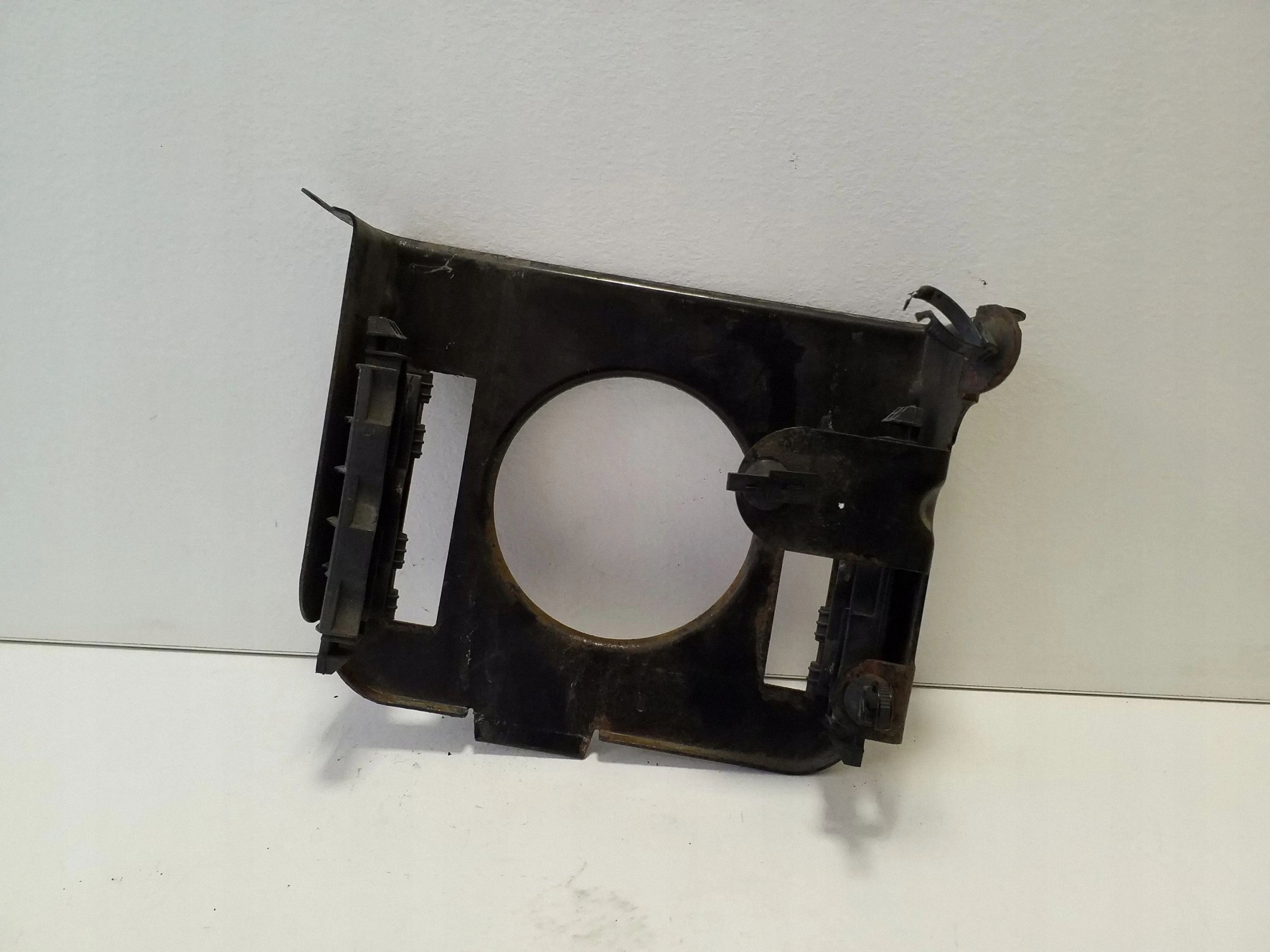 2011 VW Amarok Engine Computer Mount 2H0907645A image 2