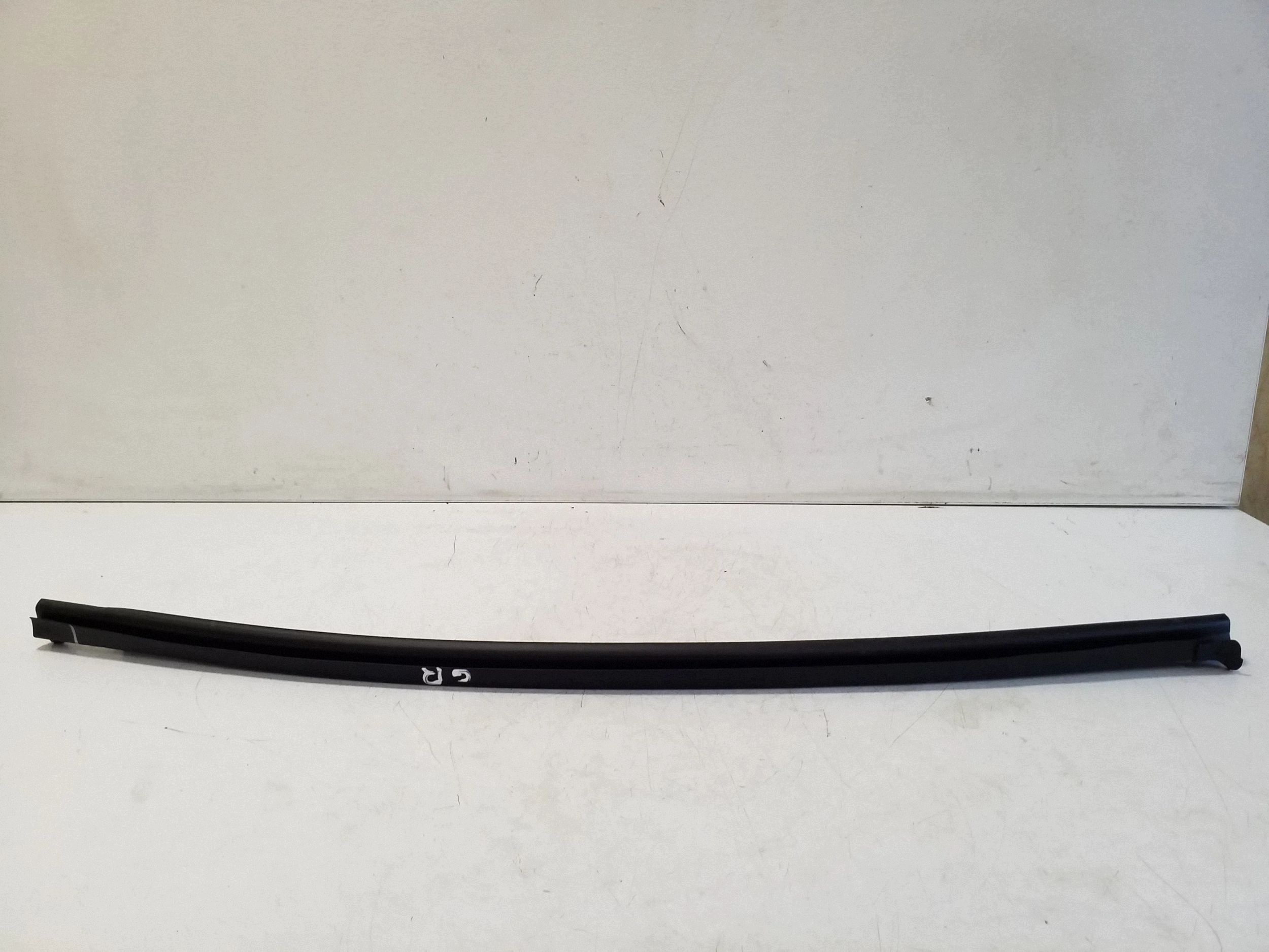 KIA Sportage Fensterleiste hinten rechts OEM VAL251473 image 2