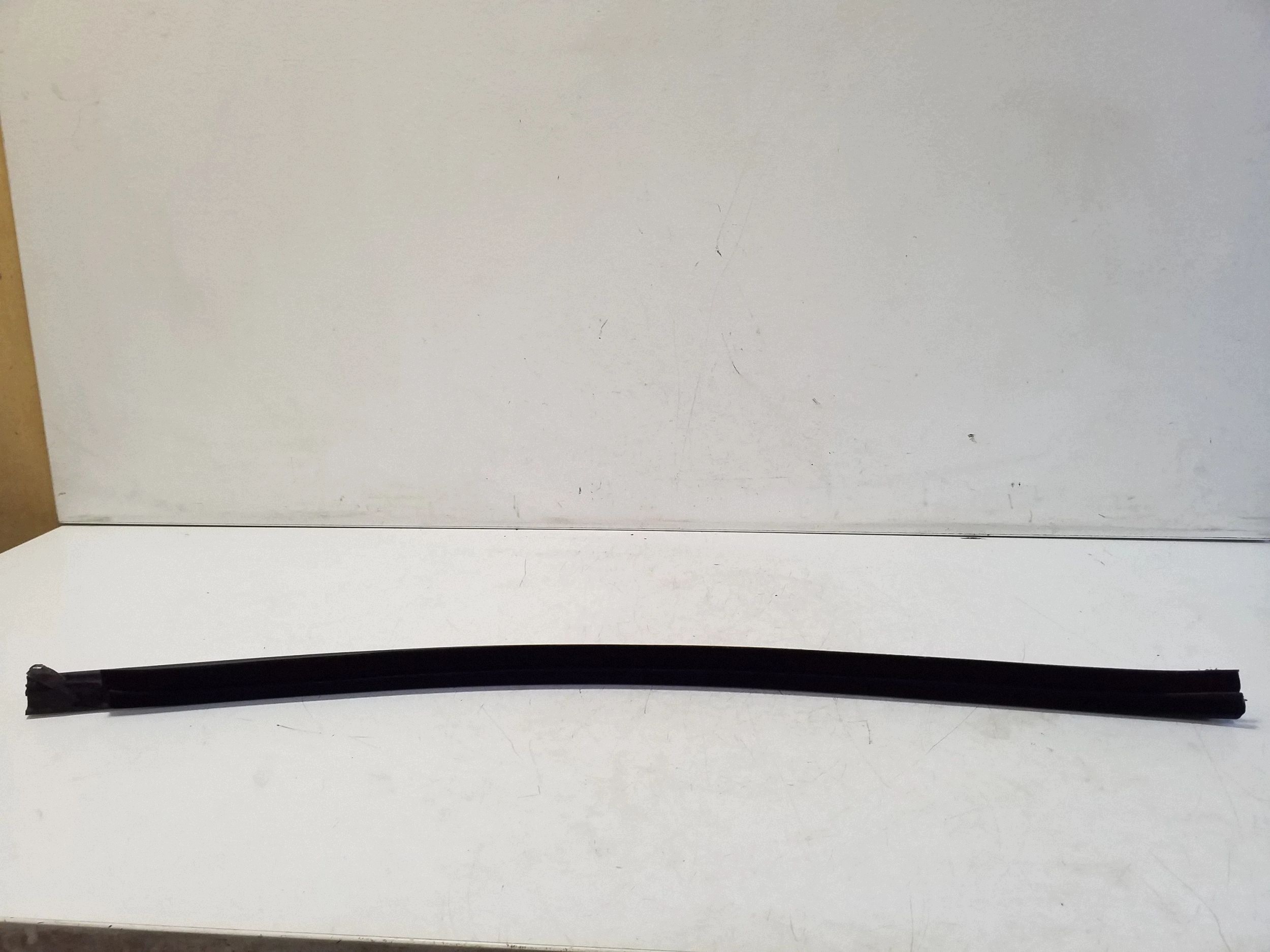 KIA Sportage Fensterleiste hinten rechts OEM VAL251473 image 3