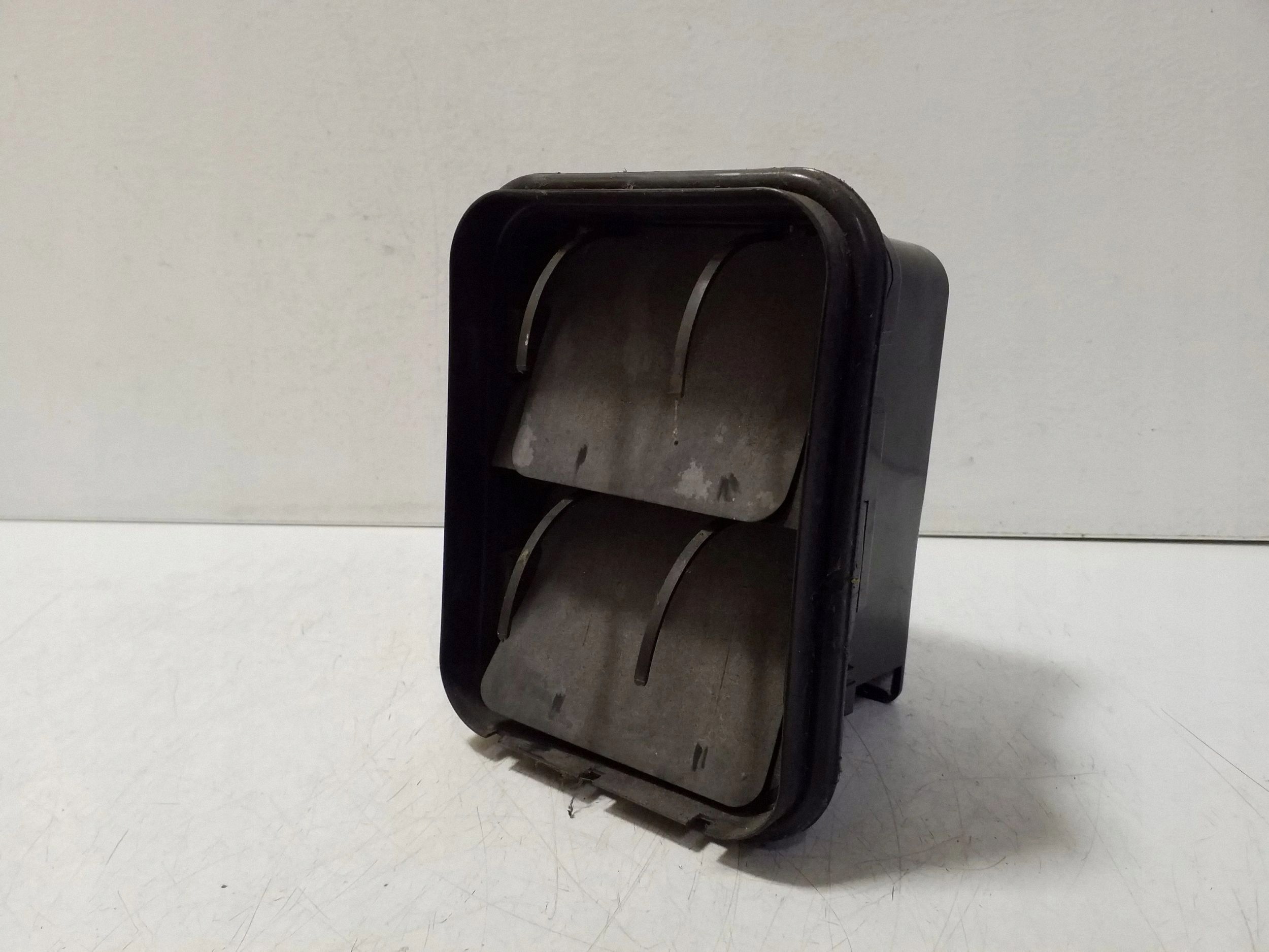 Nissan Murano Z52 2021 Lüftungsgitter unter dem hinteren Stoßfänger image 2