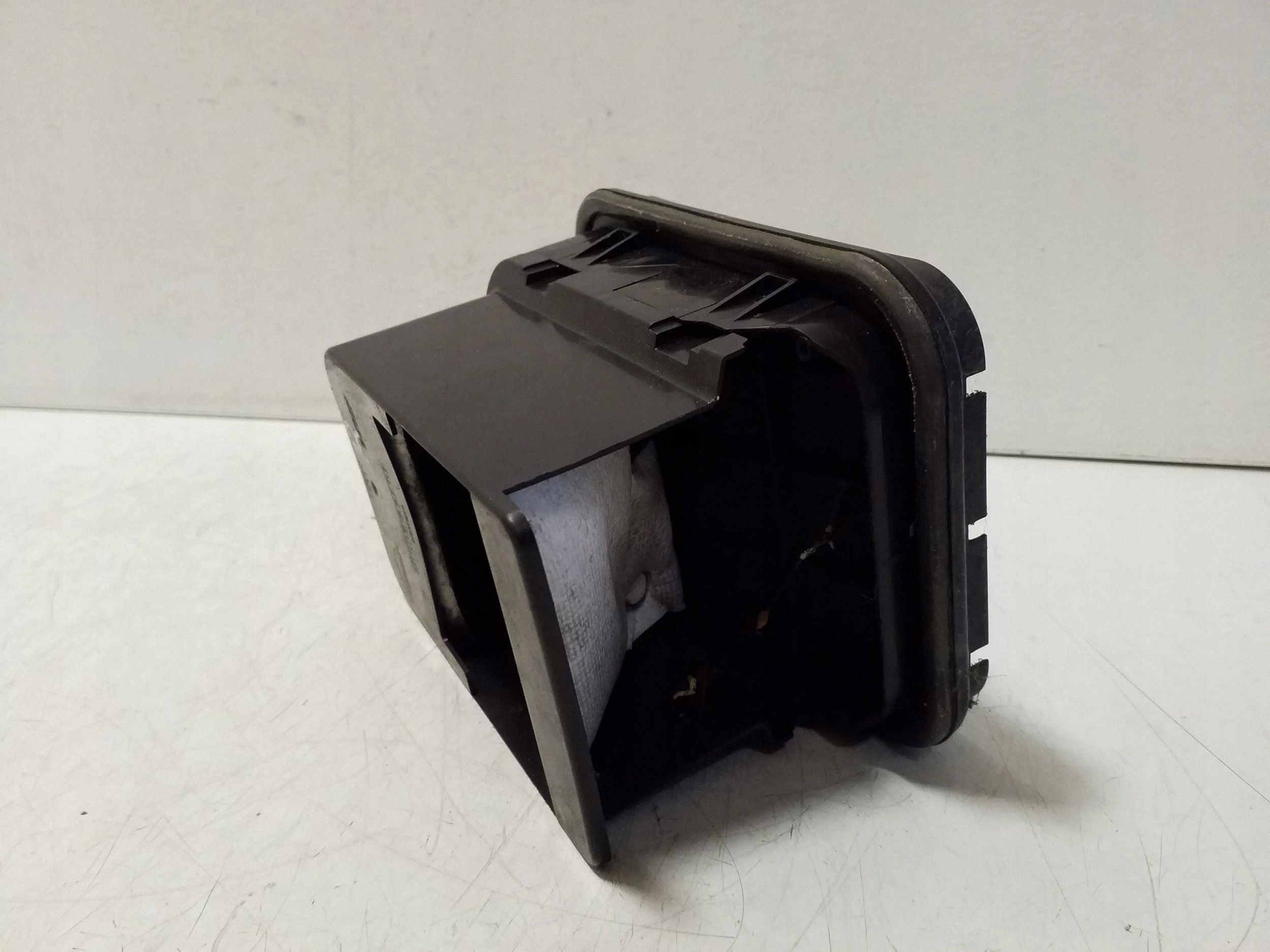 Nissan Murano Z52 2021 Lüftungsgitter unter dem hinteren Stoßfänger image 3