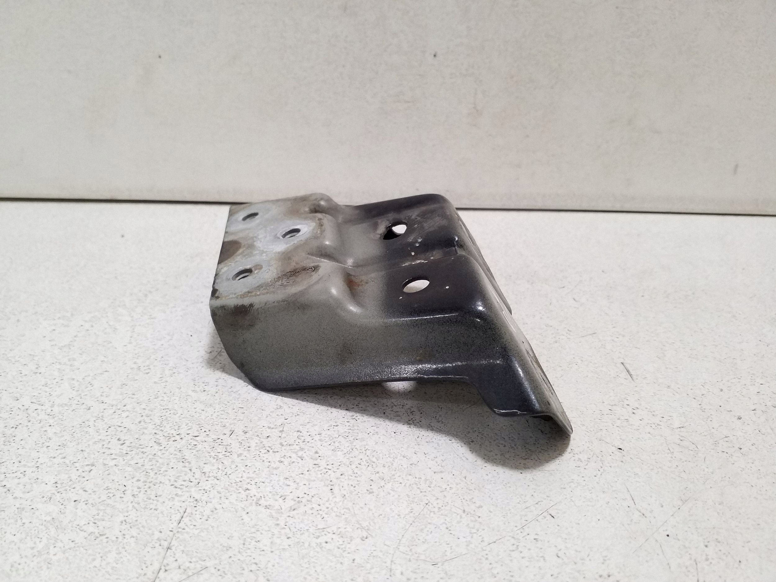 Kotflügelhalter rechts VW Touareg II 7P 7P6821152A