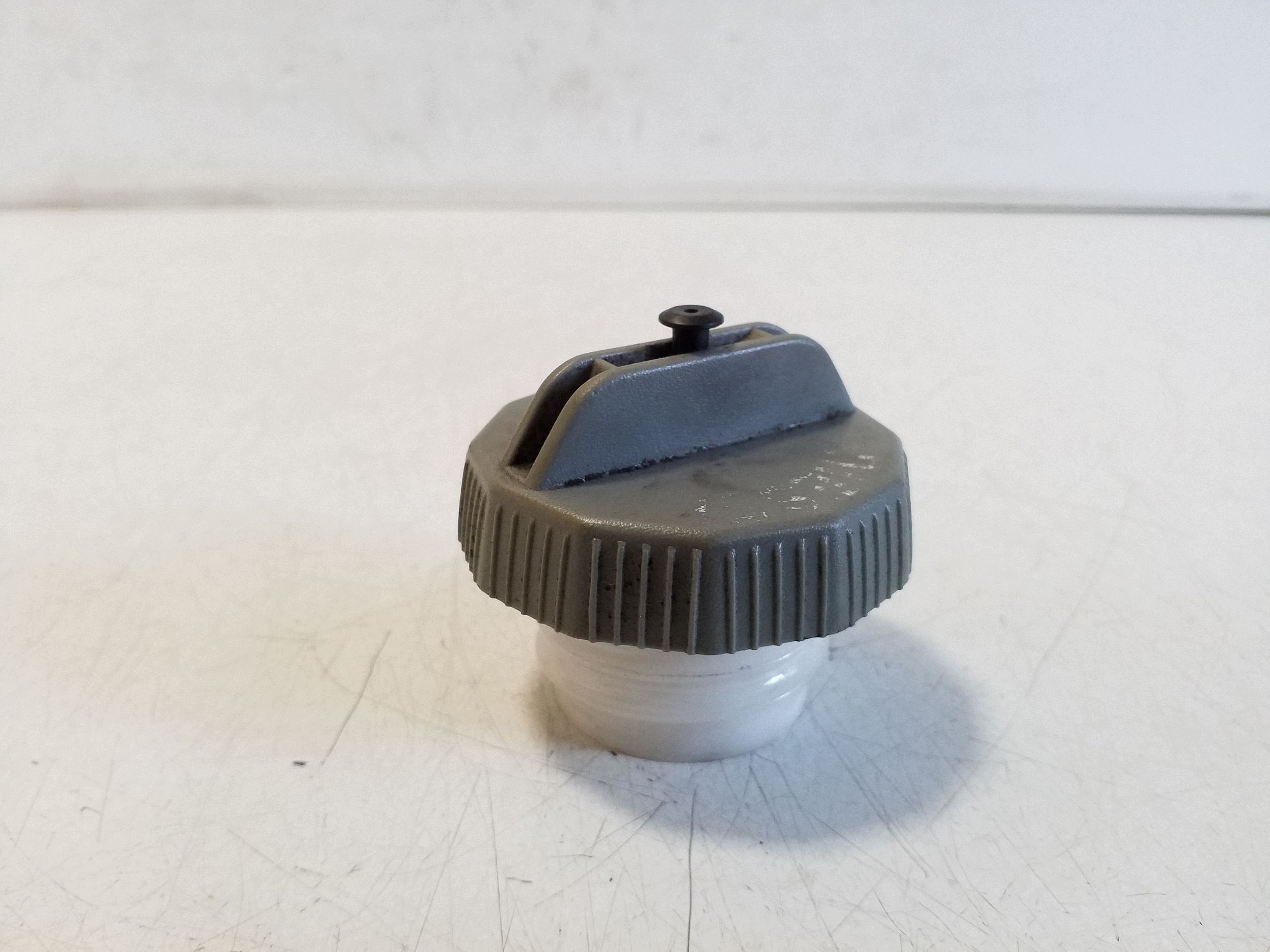 Mitsubishi L200 Bränsletanklock OEM VAL271825 image 2