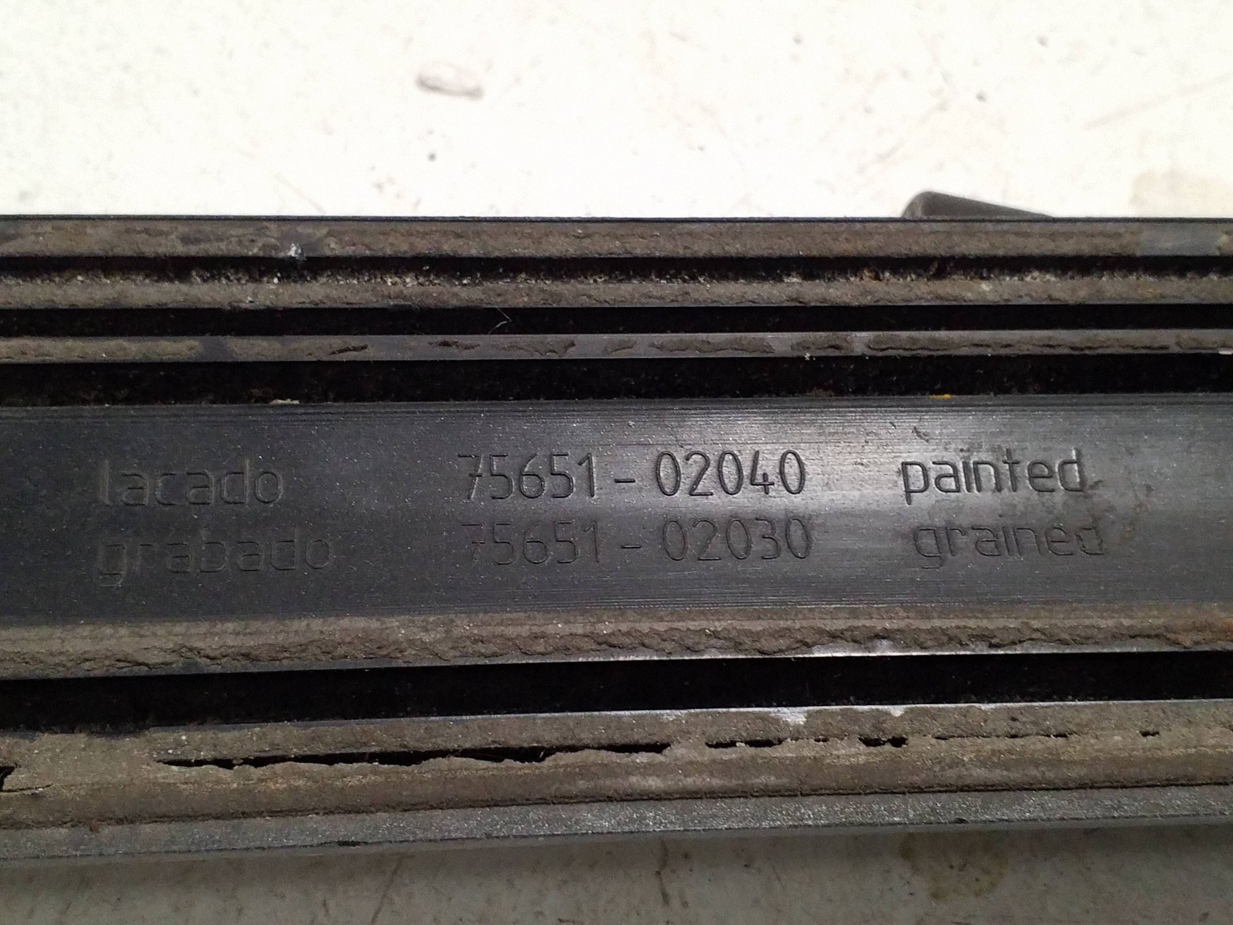 Toyota Corolla E120 E130 Bakre Skärmlist Höger image 4