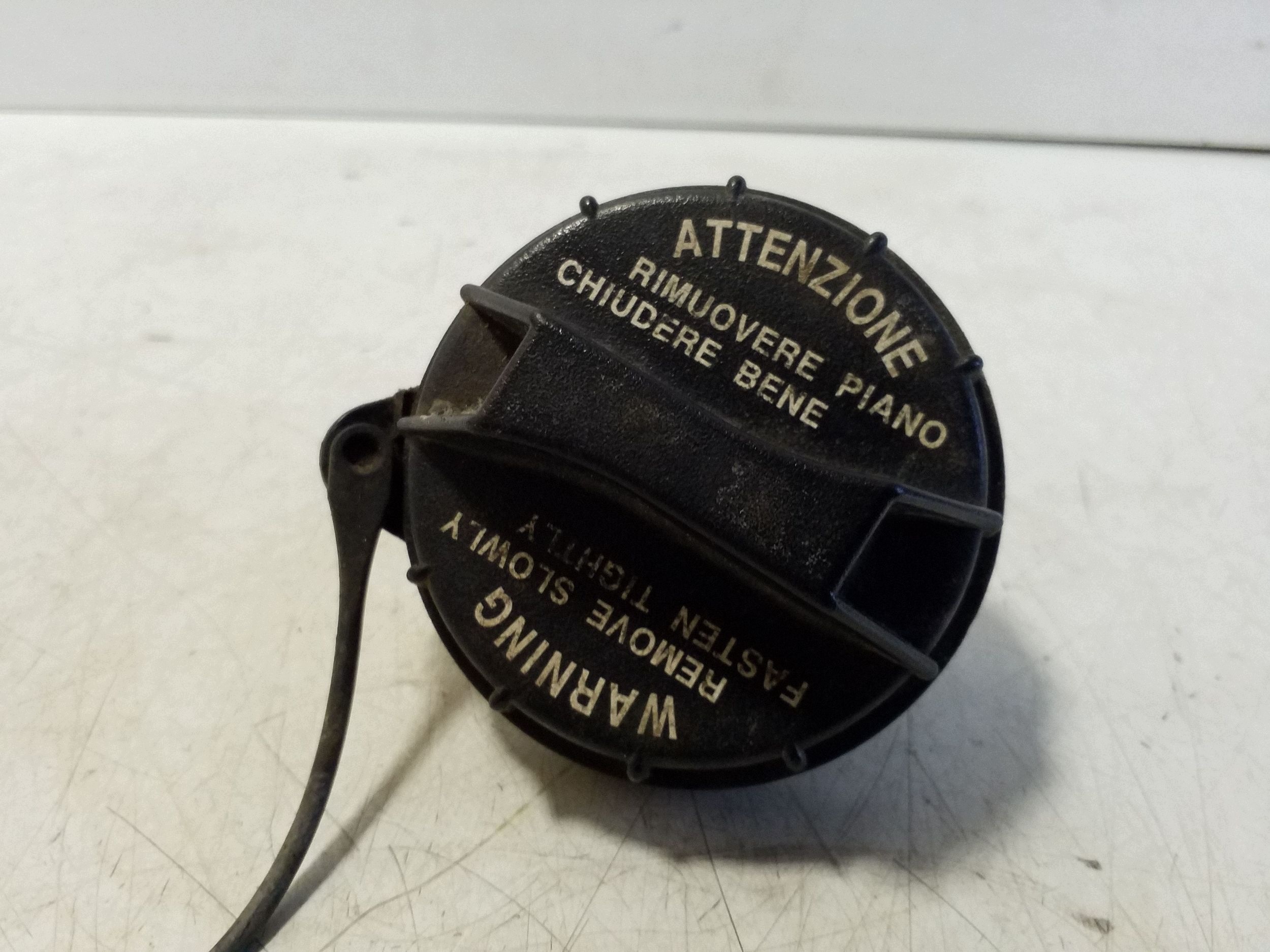 Kia Stonic Bouchon de réservoir de carburant VAL300781 image 4