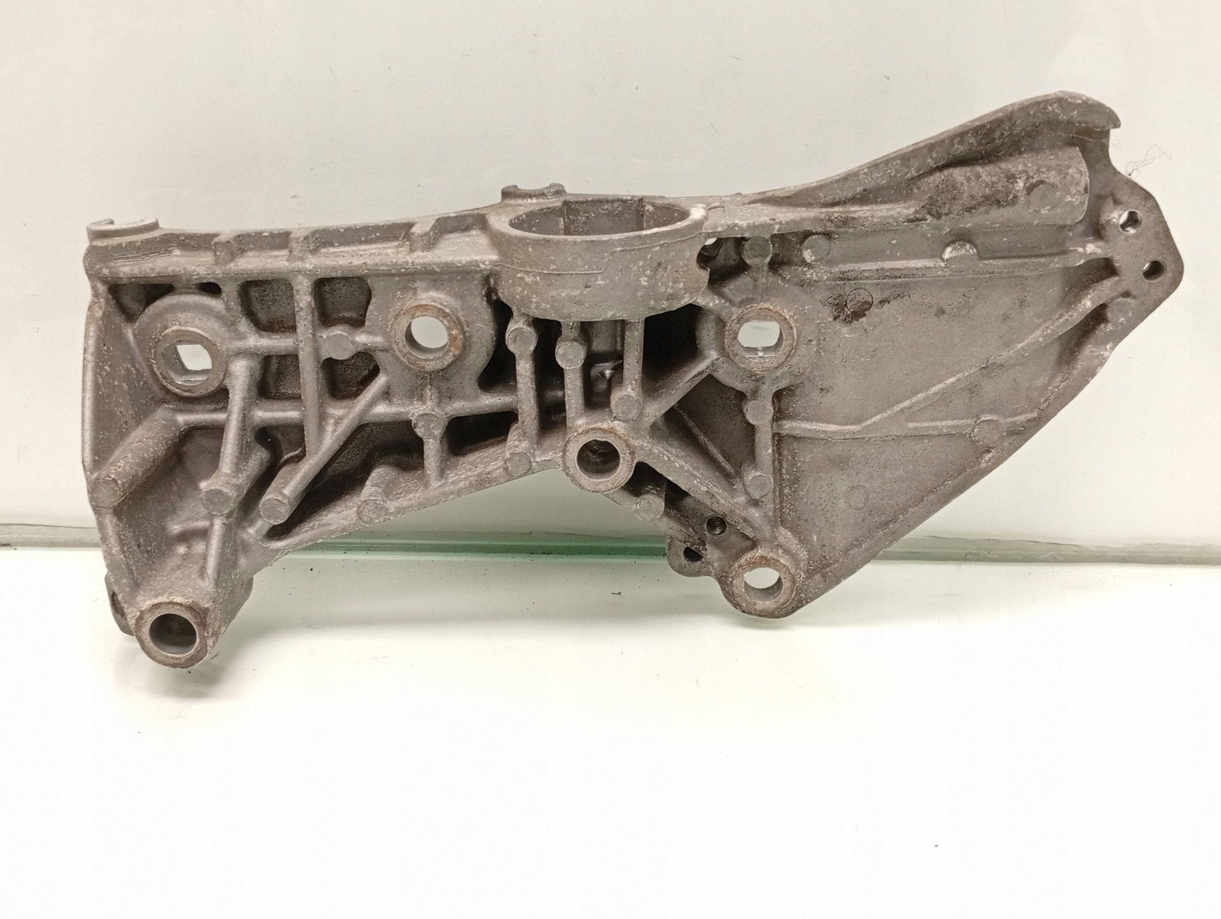 Nissan Qashqai+2 2013 A/C Compressor Bracket 8200669494 image 3