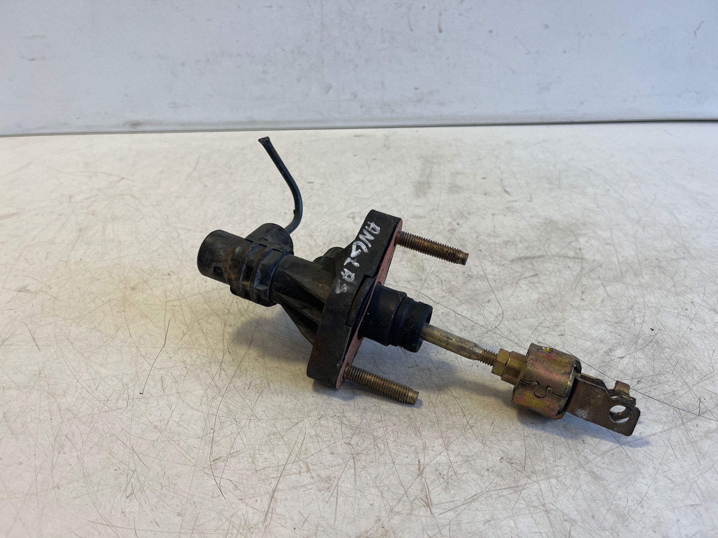 Toyota Avensis T250 Kytkinpumppu VAL322650 image 2