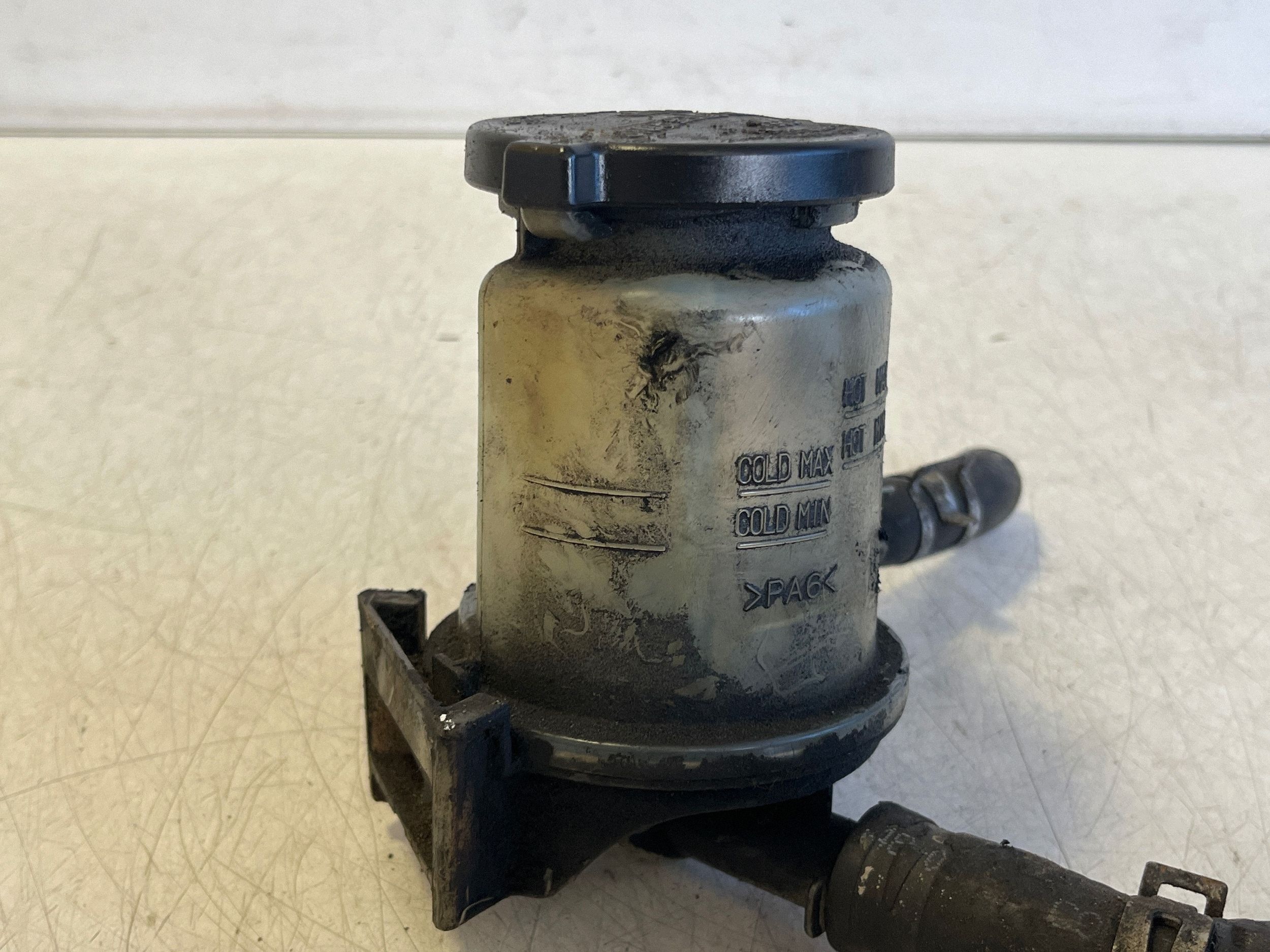 Toyota Avensis T250 ohjaustehostimen säiliö VAL322588