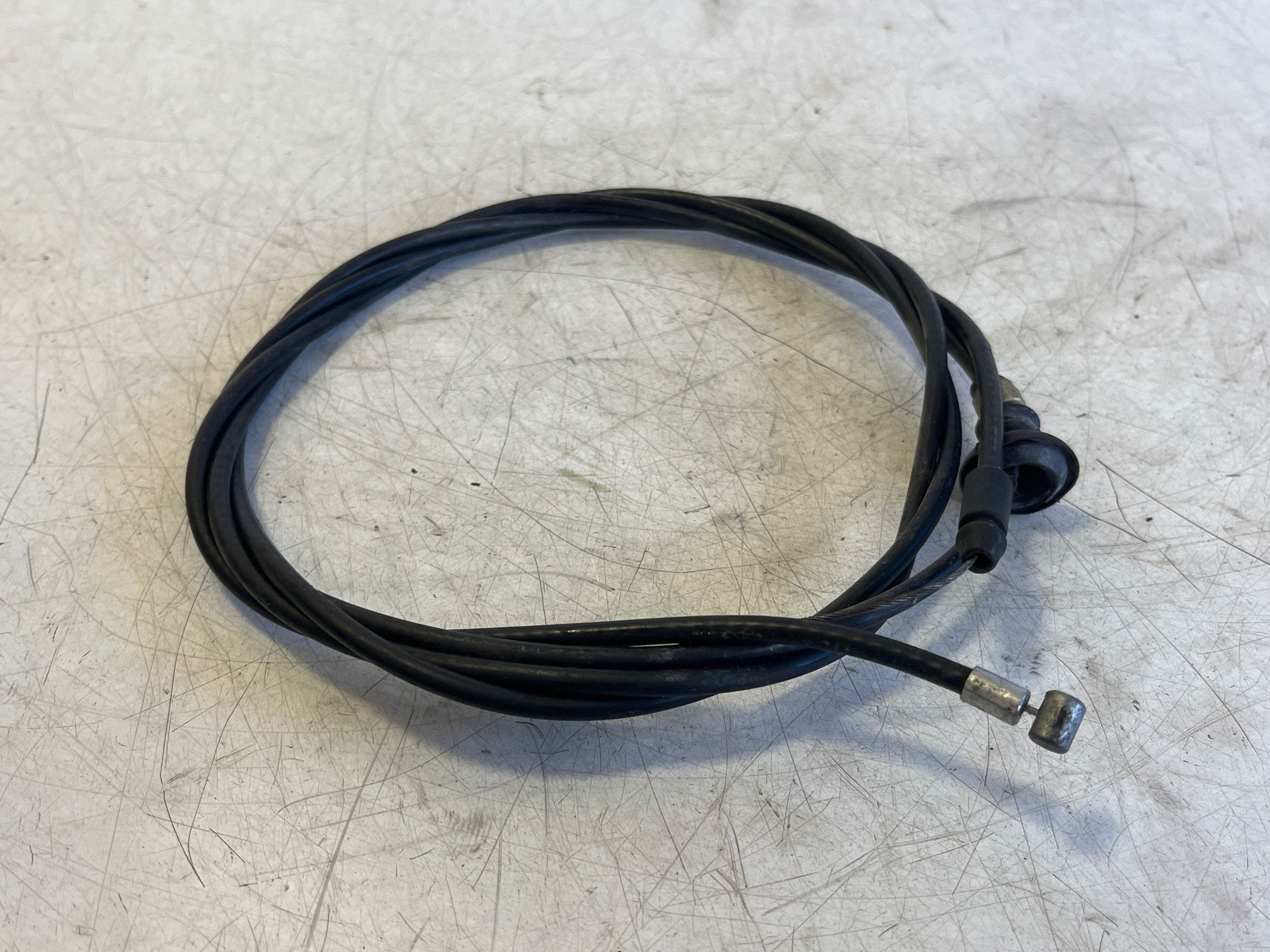 Toyota Avensis T250 Konepellin Linkku (OEM VAL322617)