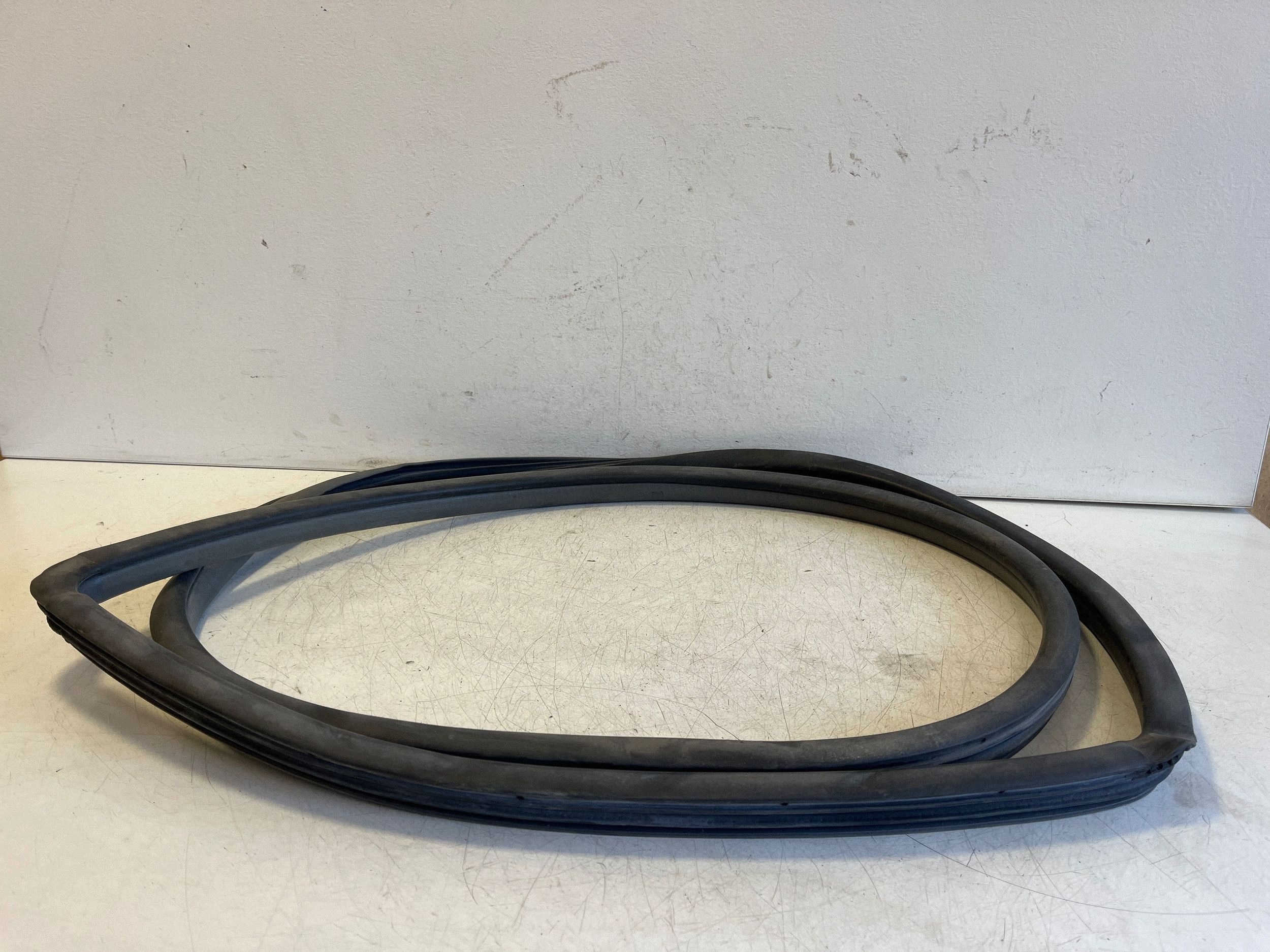 Toyota RAV4 XA20 Junta Puerta Trasera Derecha OEM VAL322717 image 2