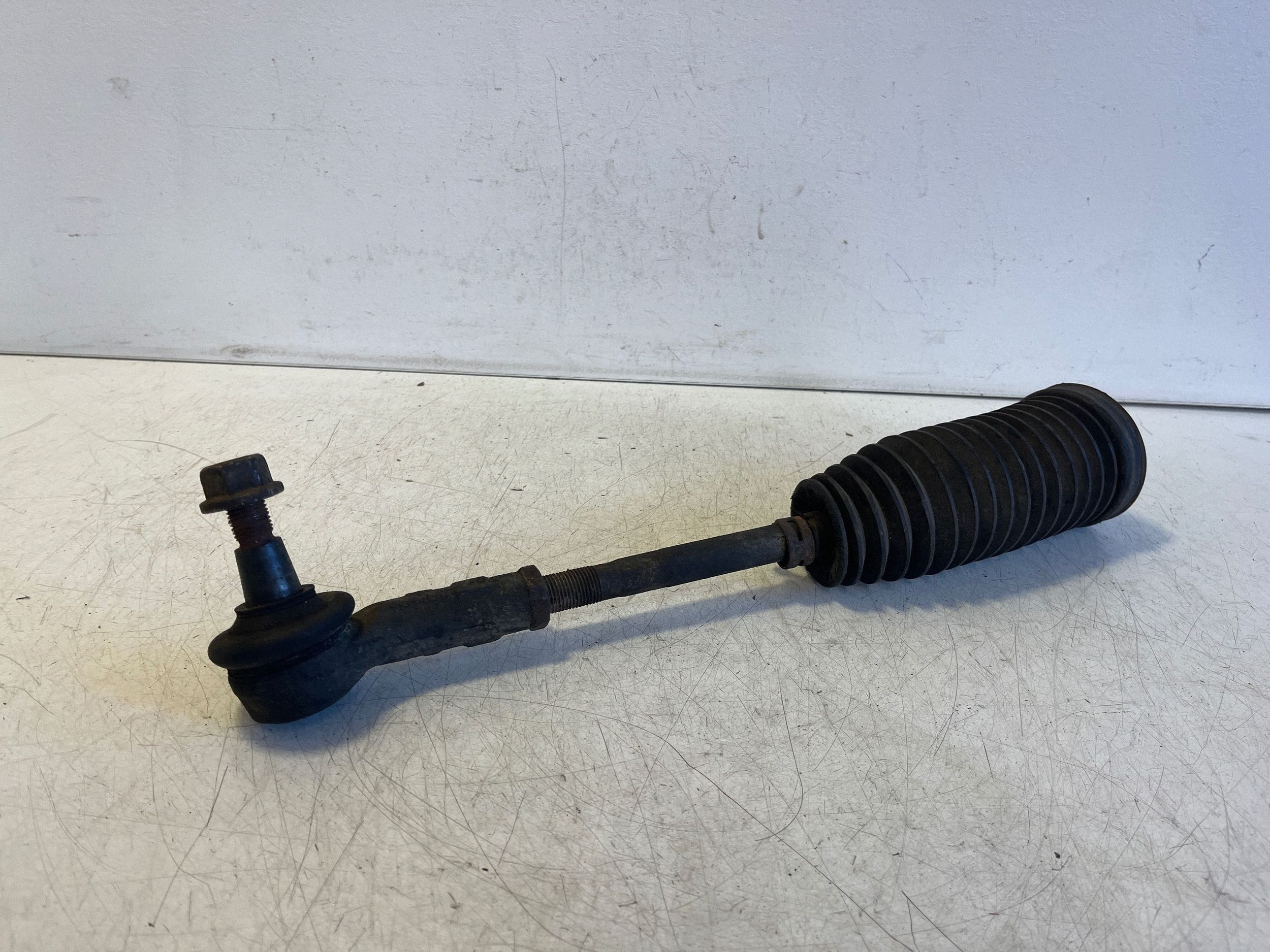 VW Touareg I ohjausakseli oikea VAL322544
