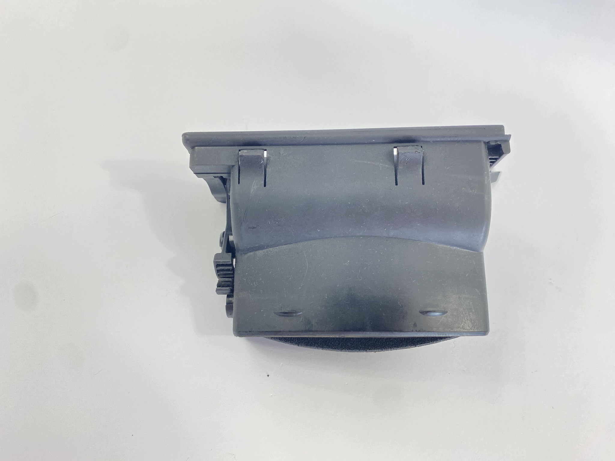 Grade de Ventilação Esquerda Mercedes W201 190 Usada image 7