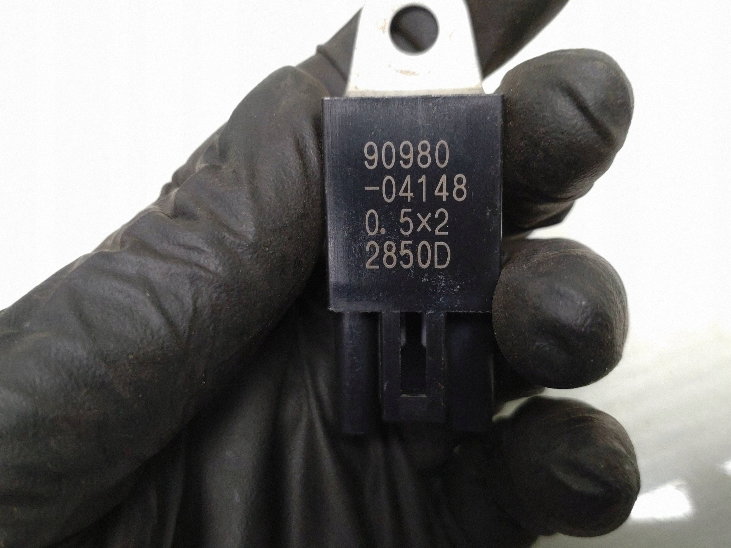 Relais Condensateur Toyota R20 90980-04148 image 4