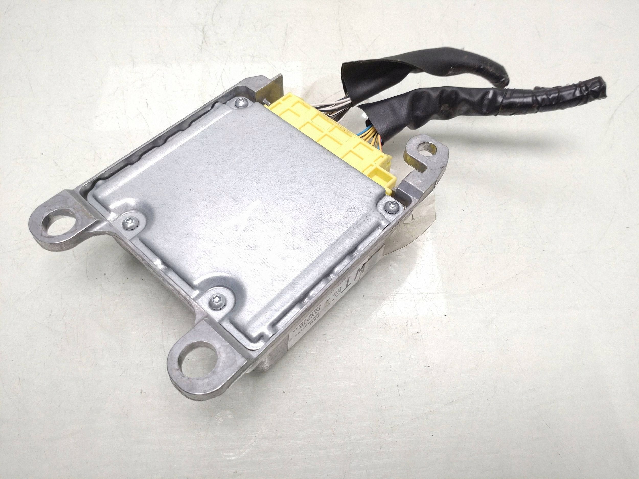 Unité de contrôle airbag Toyota Yaris I 220749101