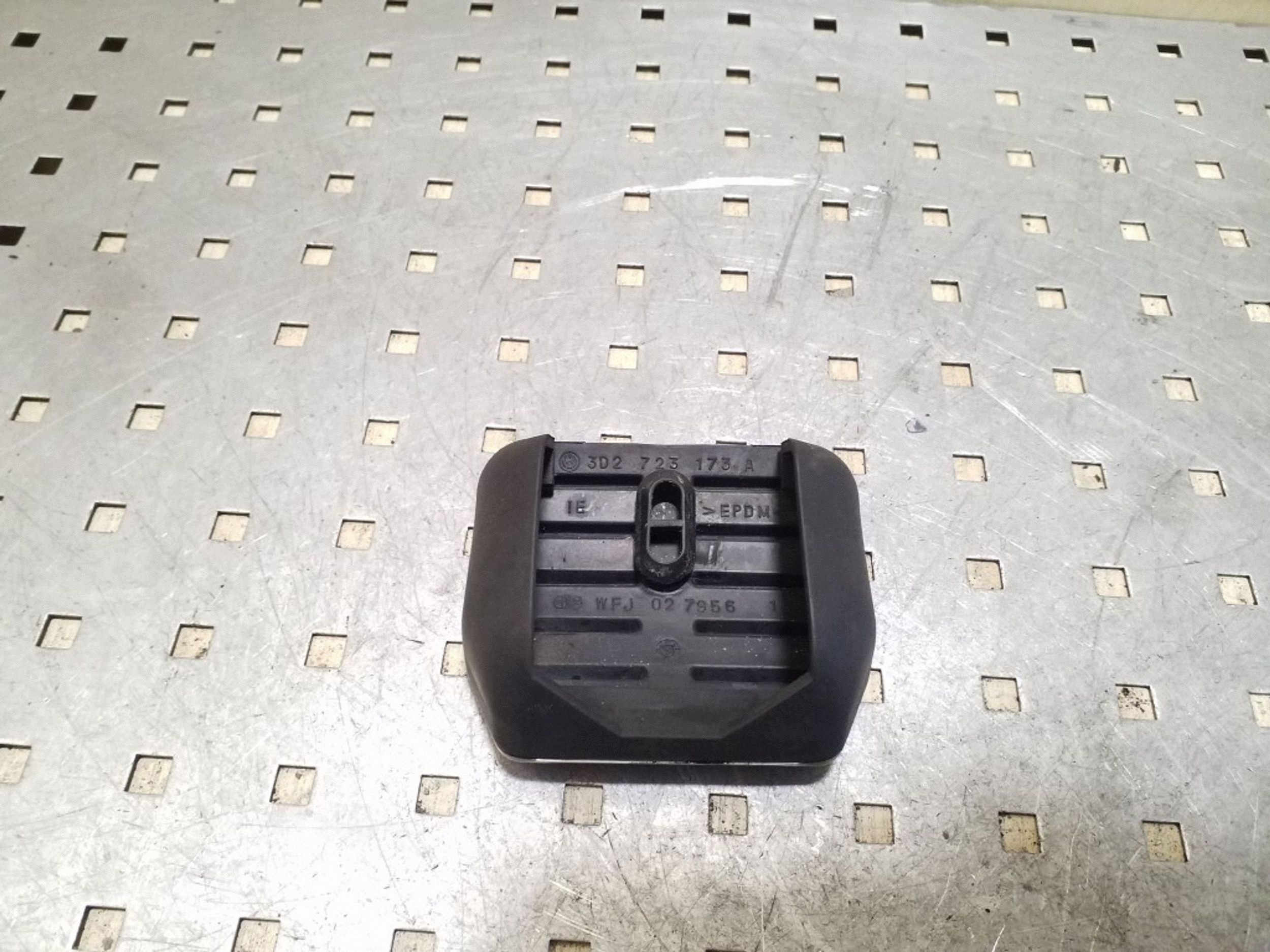 VOLKSWAGEN PHAETON OTHER INTERNAL PART 3D2723173A