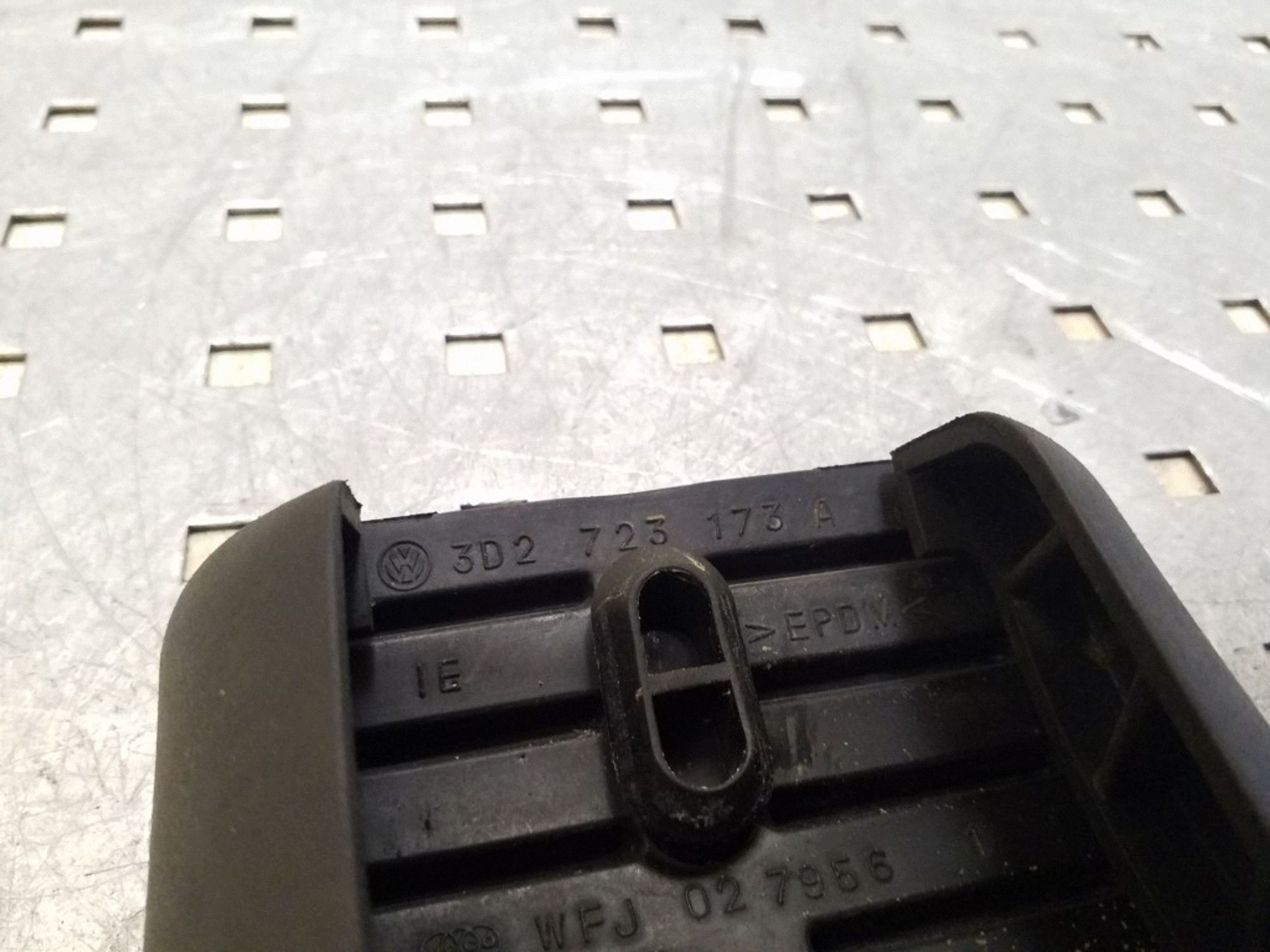 VOLKSWAGEN PHAETON OTHER INTERNAL PART 3D2723173A image 3