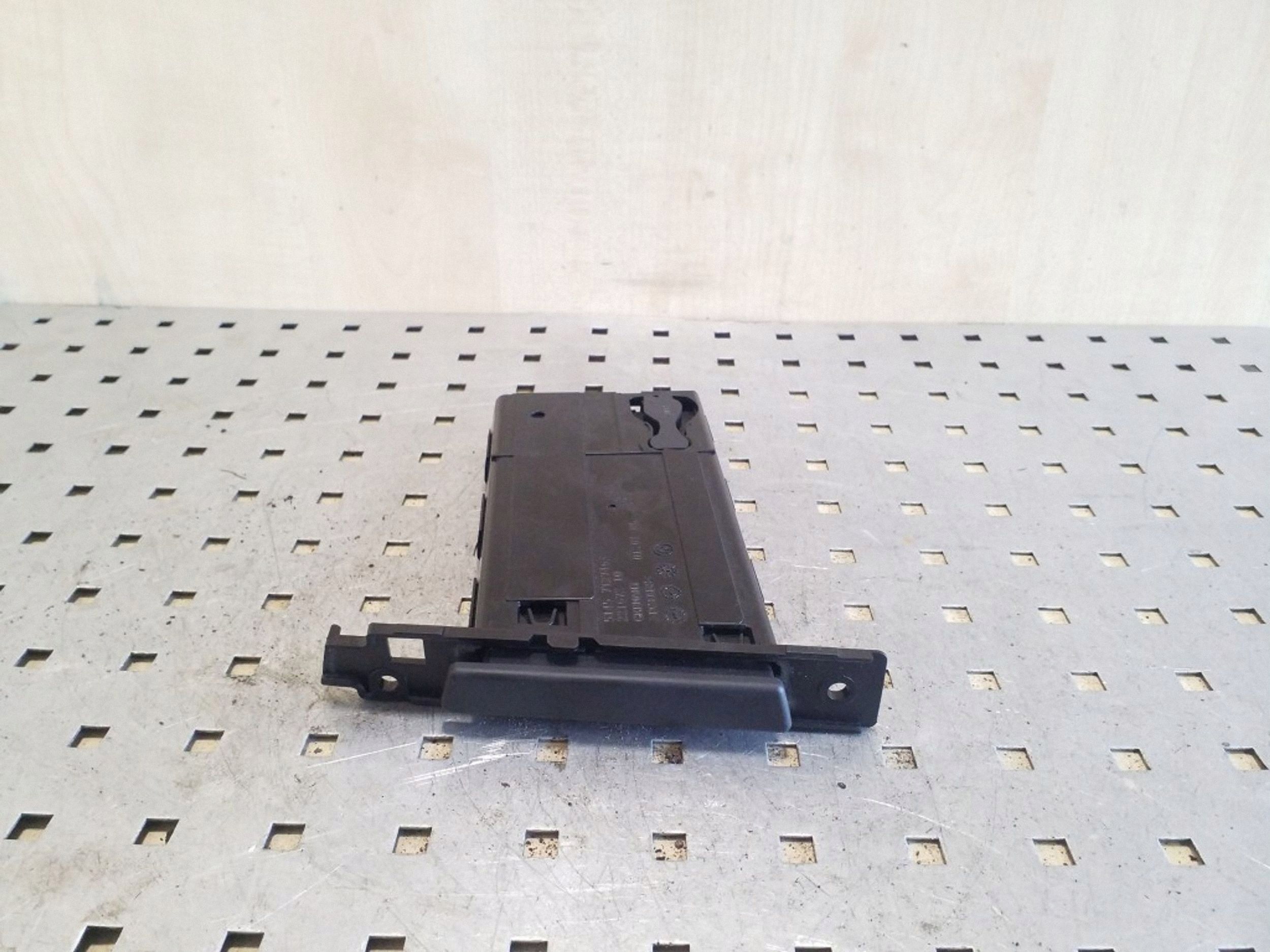 Support de gobelet BMW E90 E91 04-08 image 2