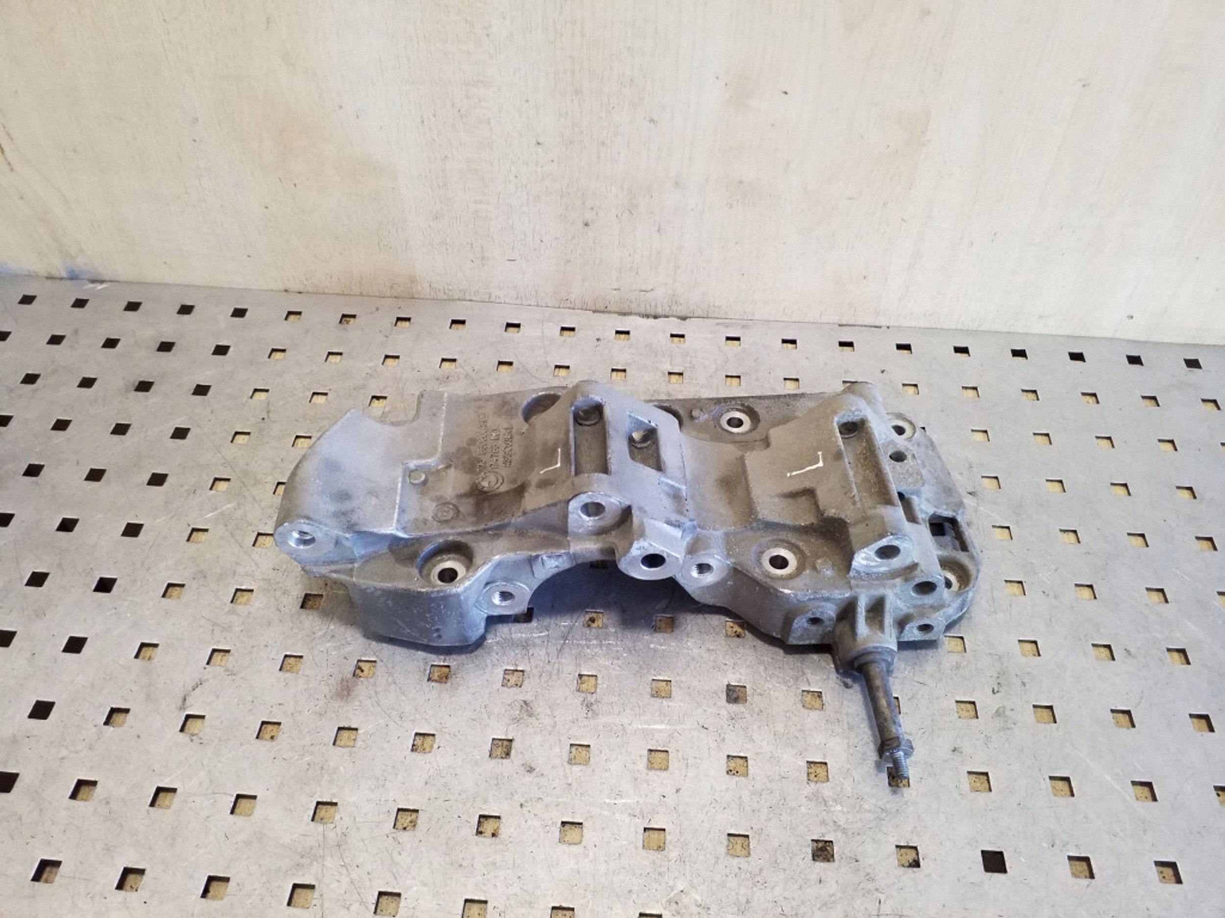 Engine Mount Left BMW 5 F10 1168506863 2.0D 135kW 2012 image 4