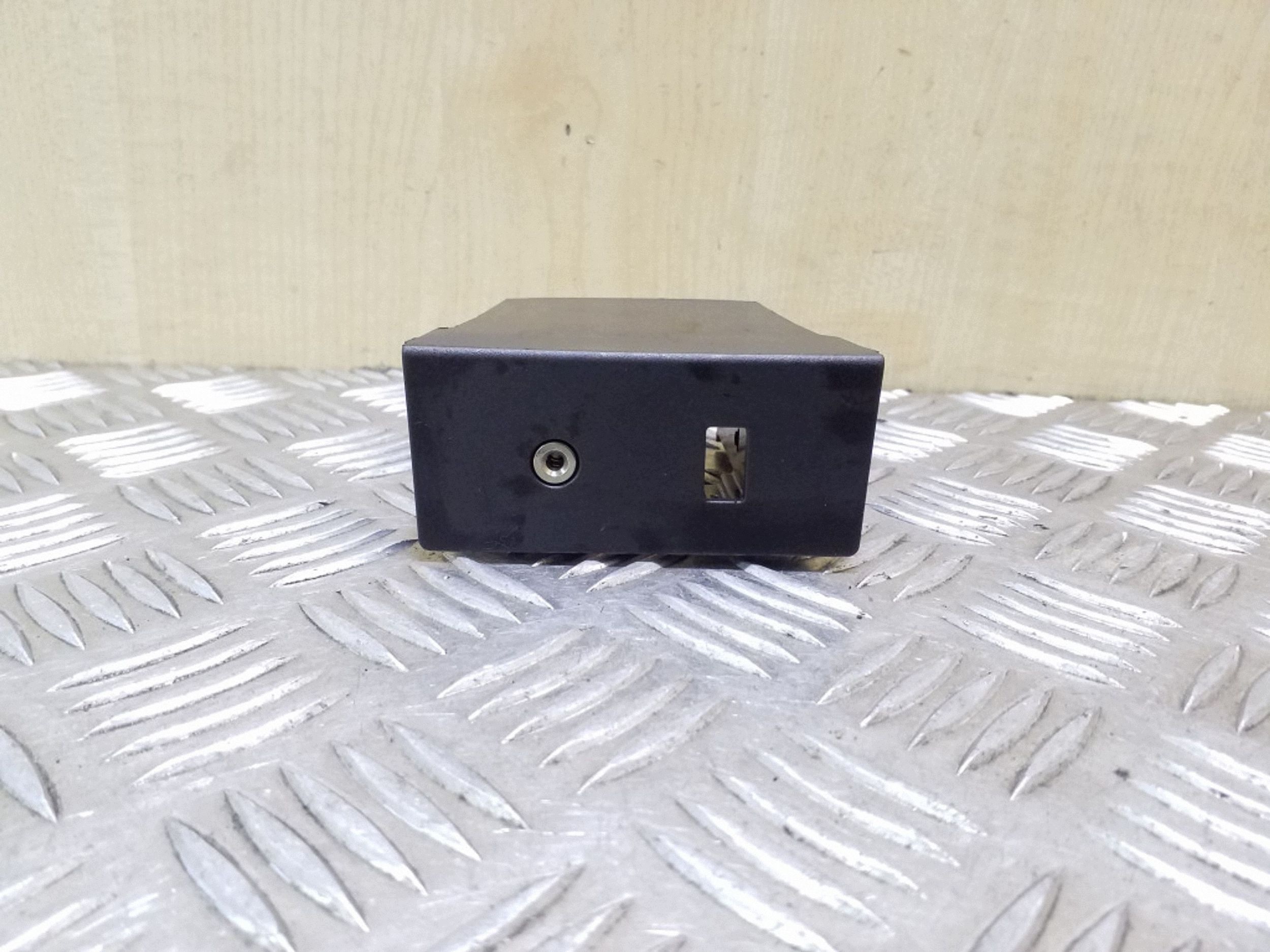 FORD FOCUS OTHER INTERNAL PART BM51A044L28ADW image 2