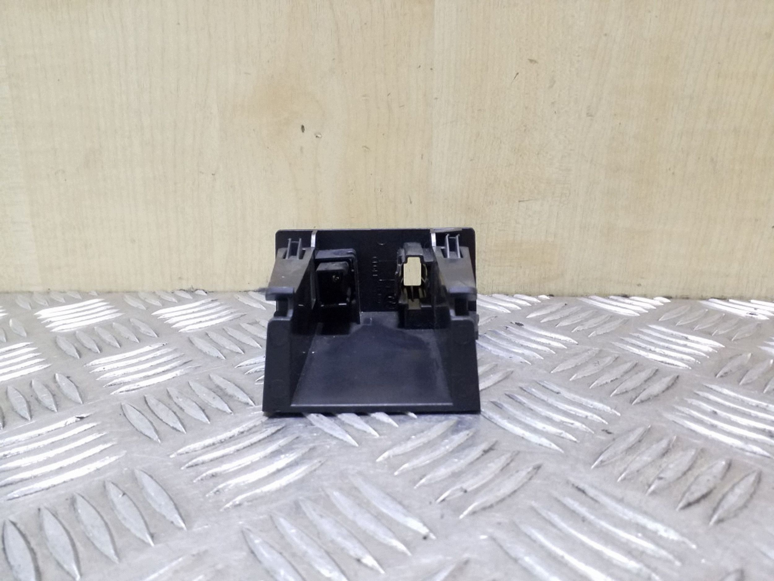 FORD FOCUS OTHER INTERNAL PART BM51A044L28ADW image 4