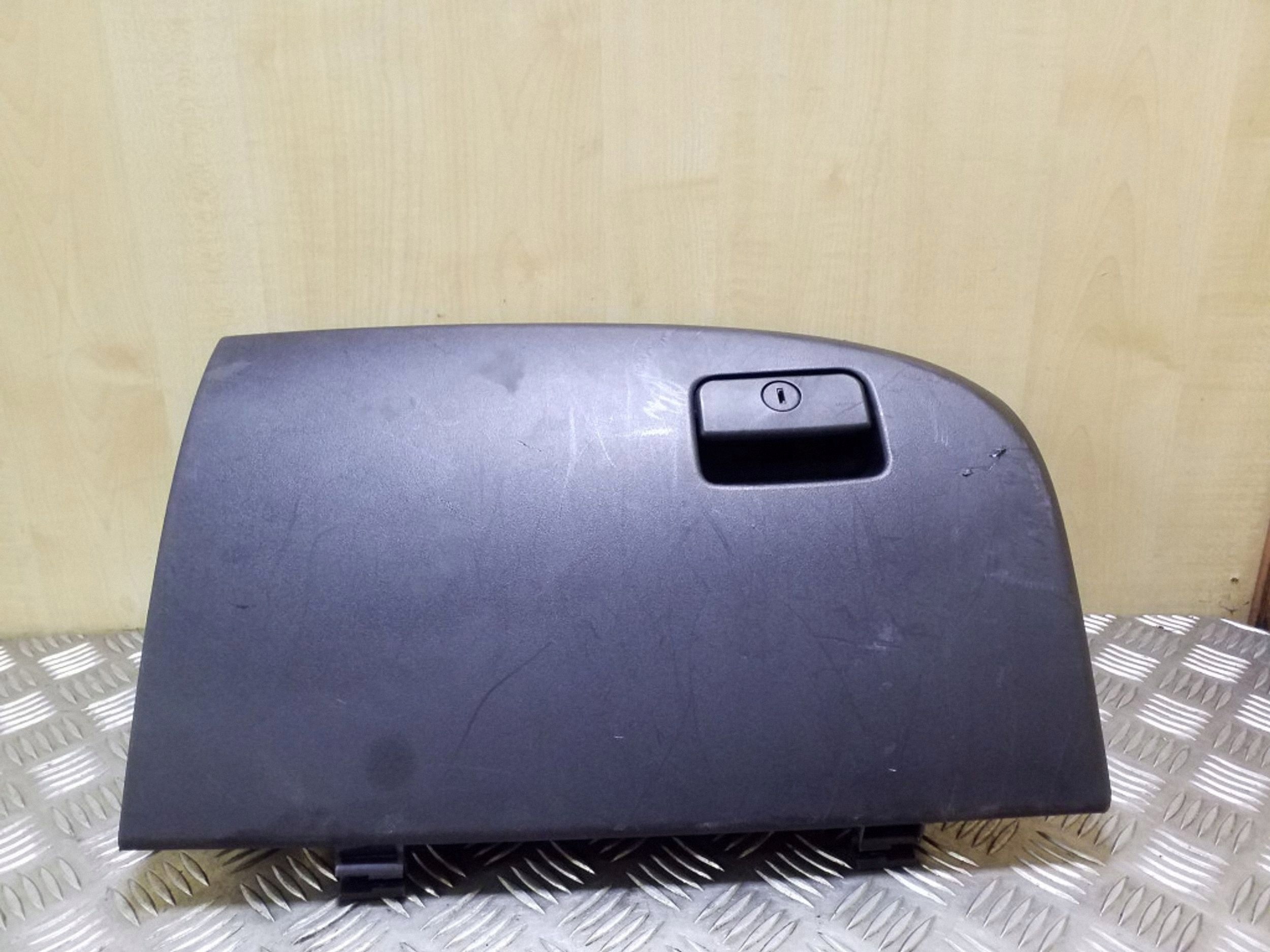 Peugeot 4007 lock till handskfack 8006A021 image 2