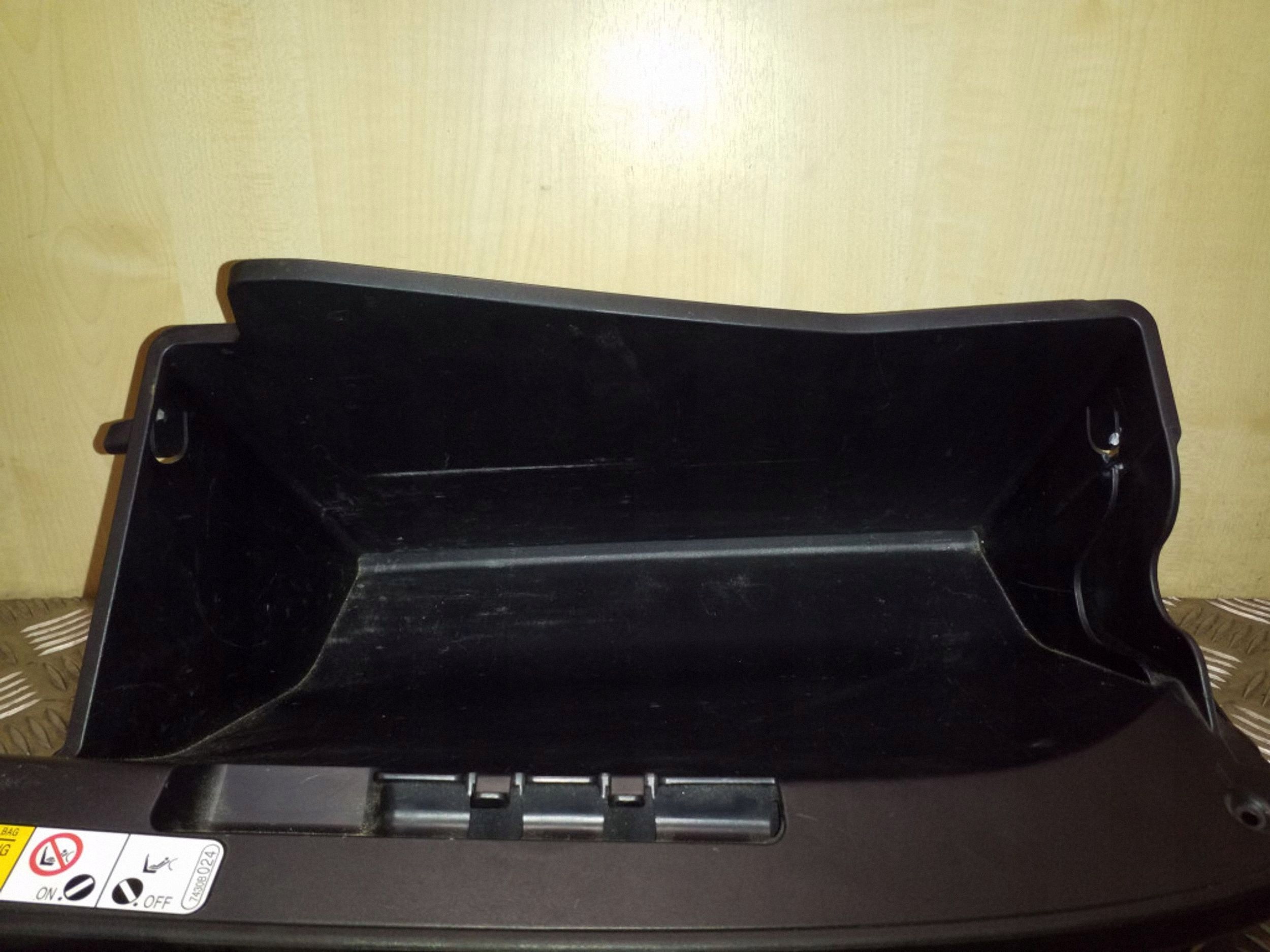 Peugeot 4007 lock till handskfack 8006A021 image 3