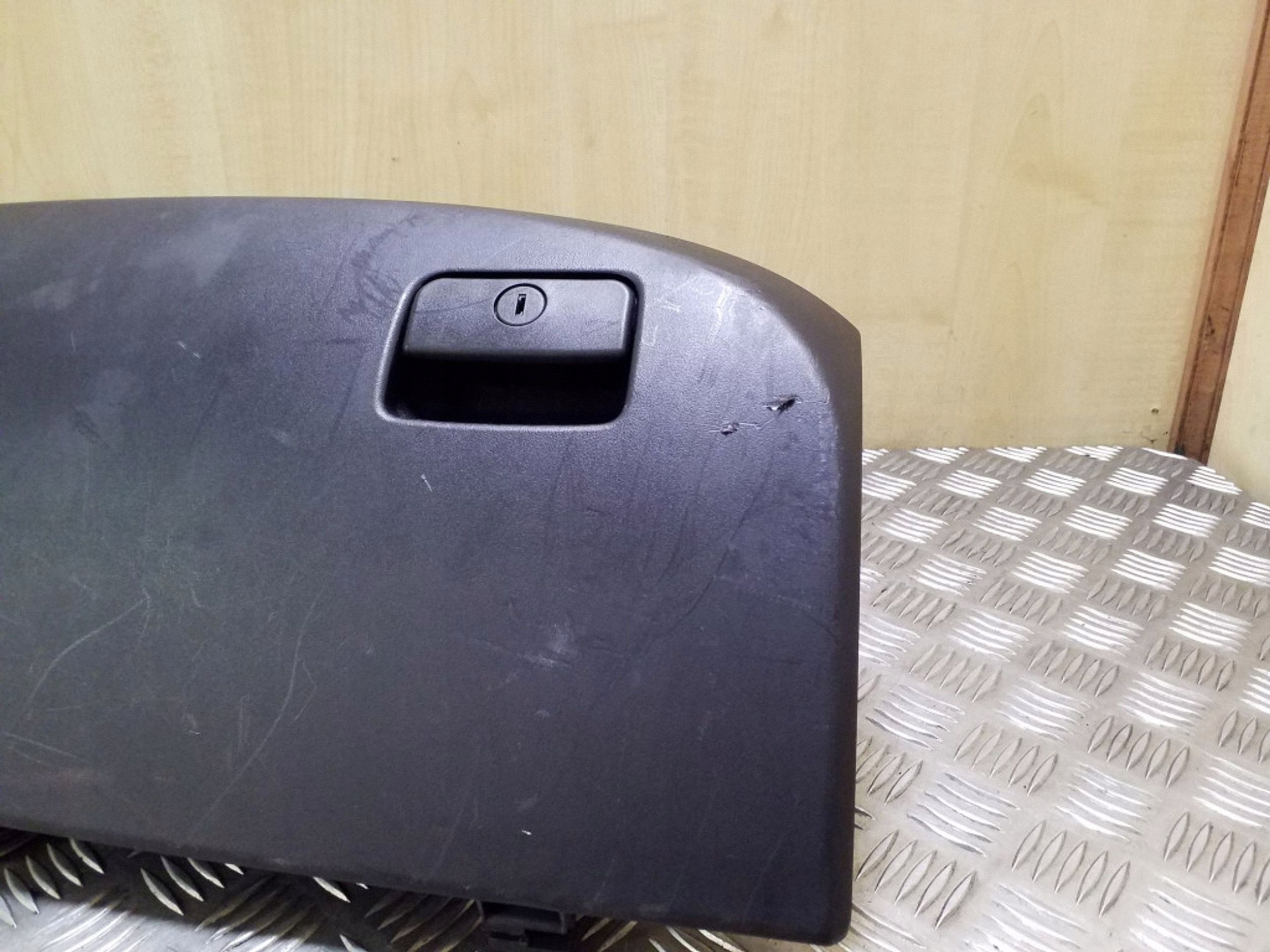 Peugeot 4007 lock till handskfack 8006A021 image 4