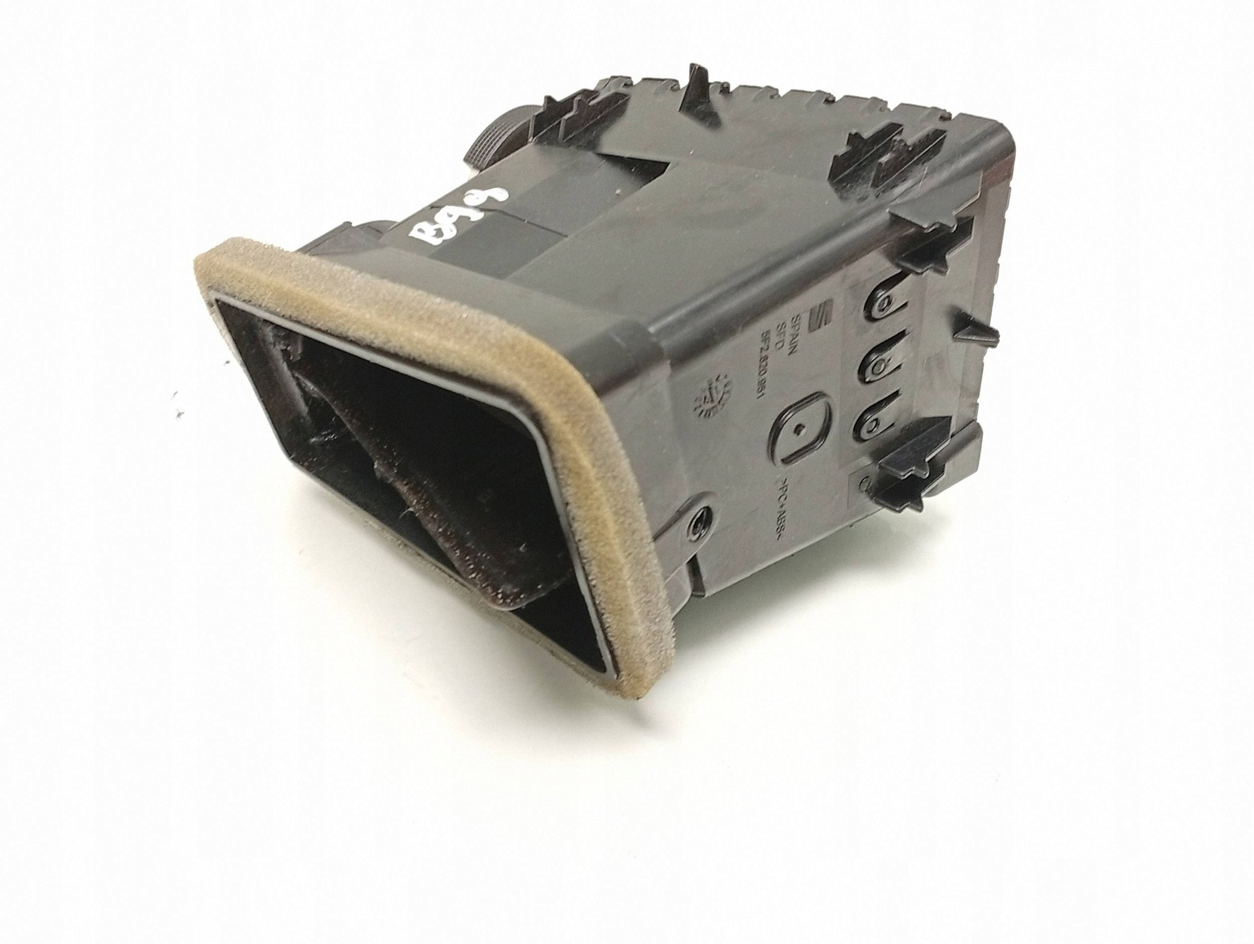 Ilmanvaihtosäleikkö kojelauta Oikea Seat Leon 5F 5F2820951