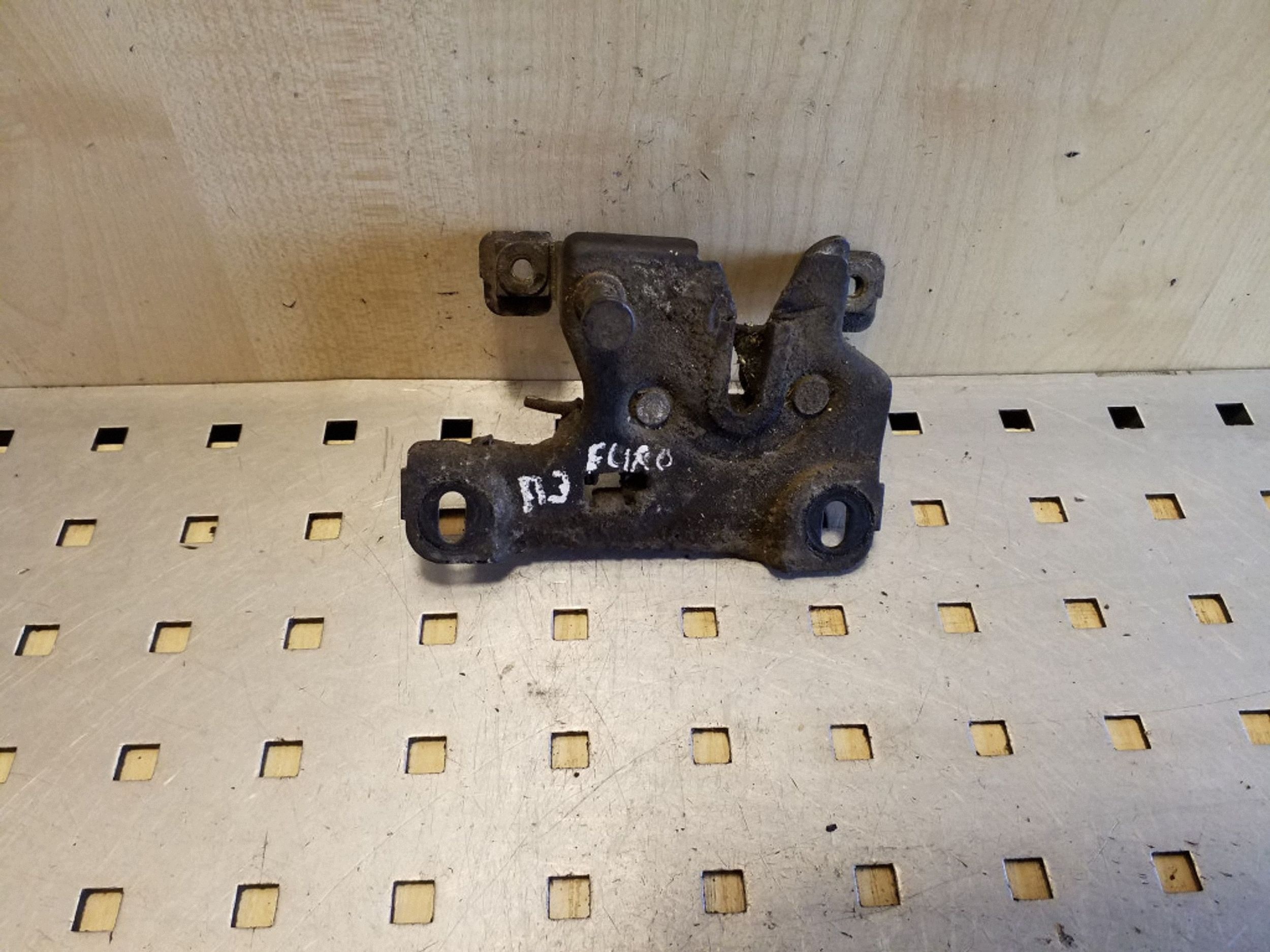 Serrure de capot Audi A3 S3 8L VAL61512