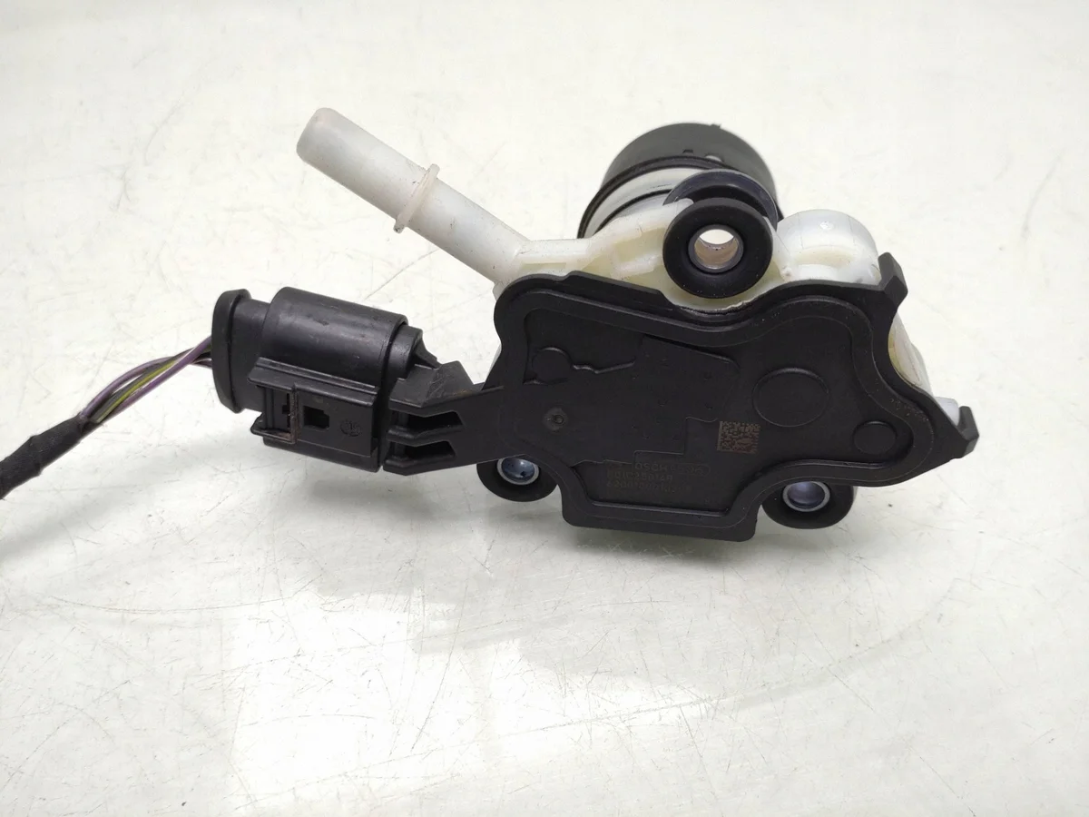 AdBlue-pumppu Seat Leon 2020 F01C250148 image 3