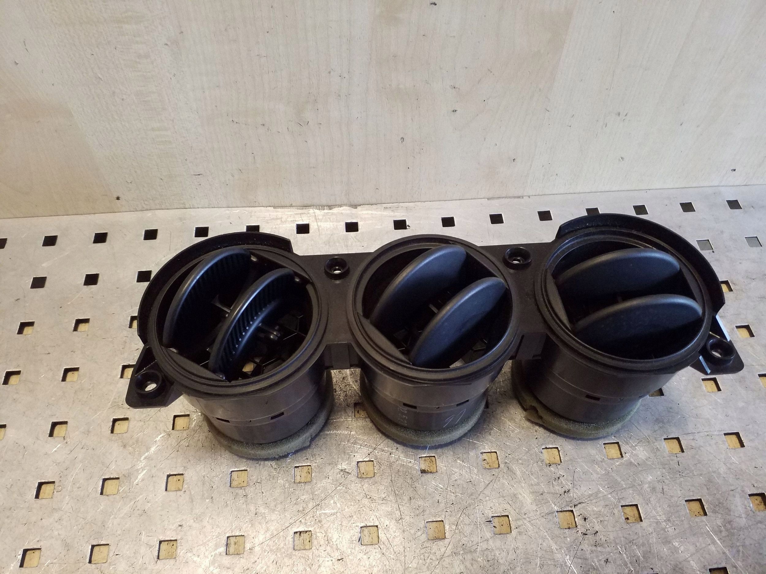 Rejilla de ventilación salpicadero Mazda 6 GG usado image 3