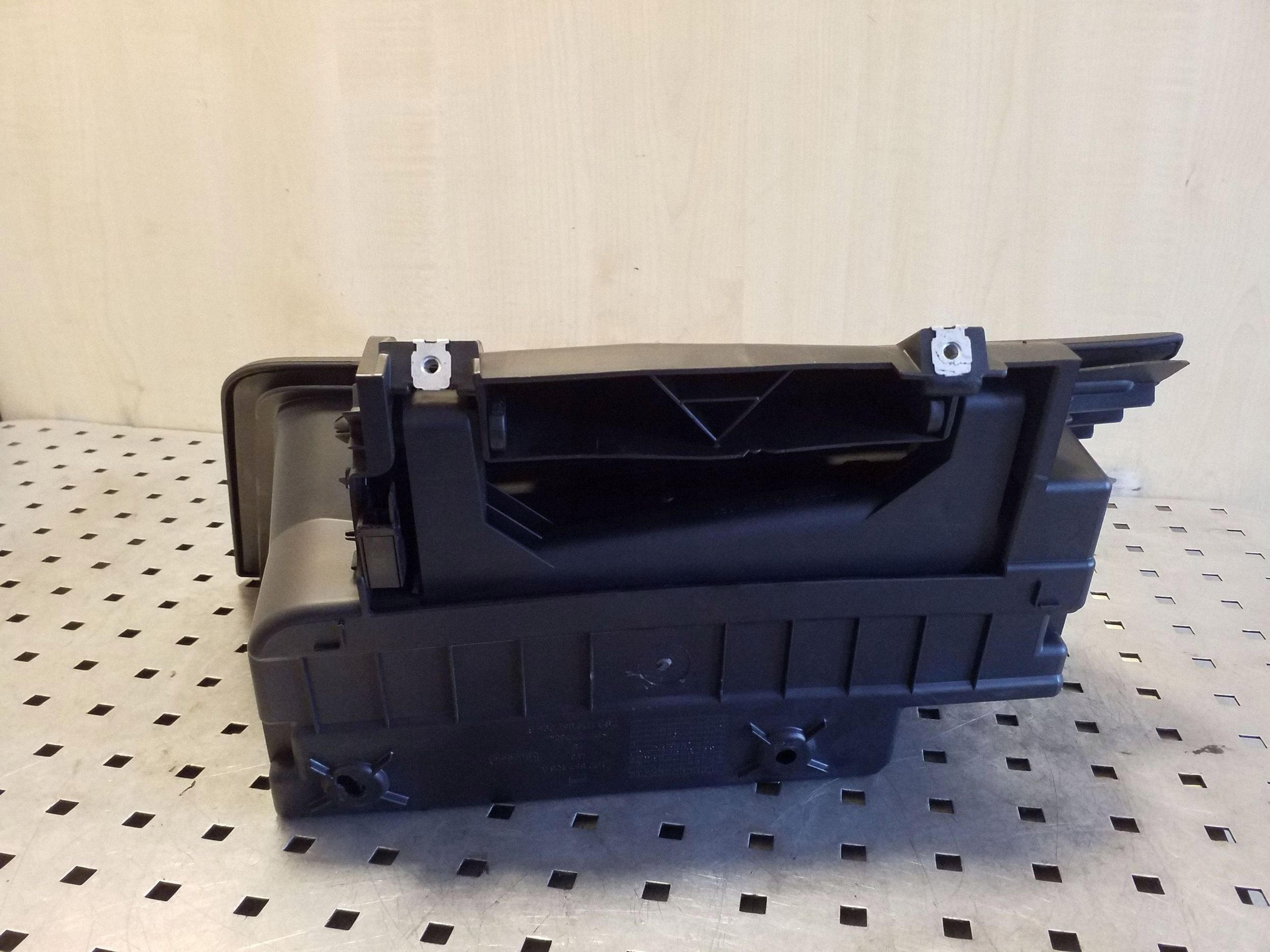 Seat Leon (1P) hansikaslokero 1P2857103A
