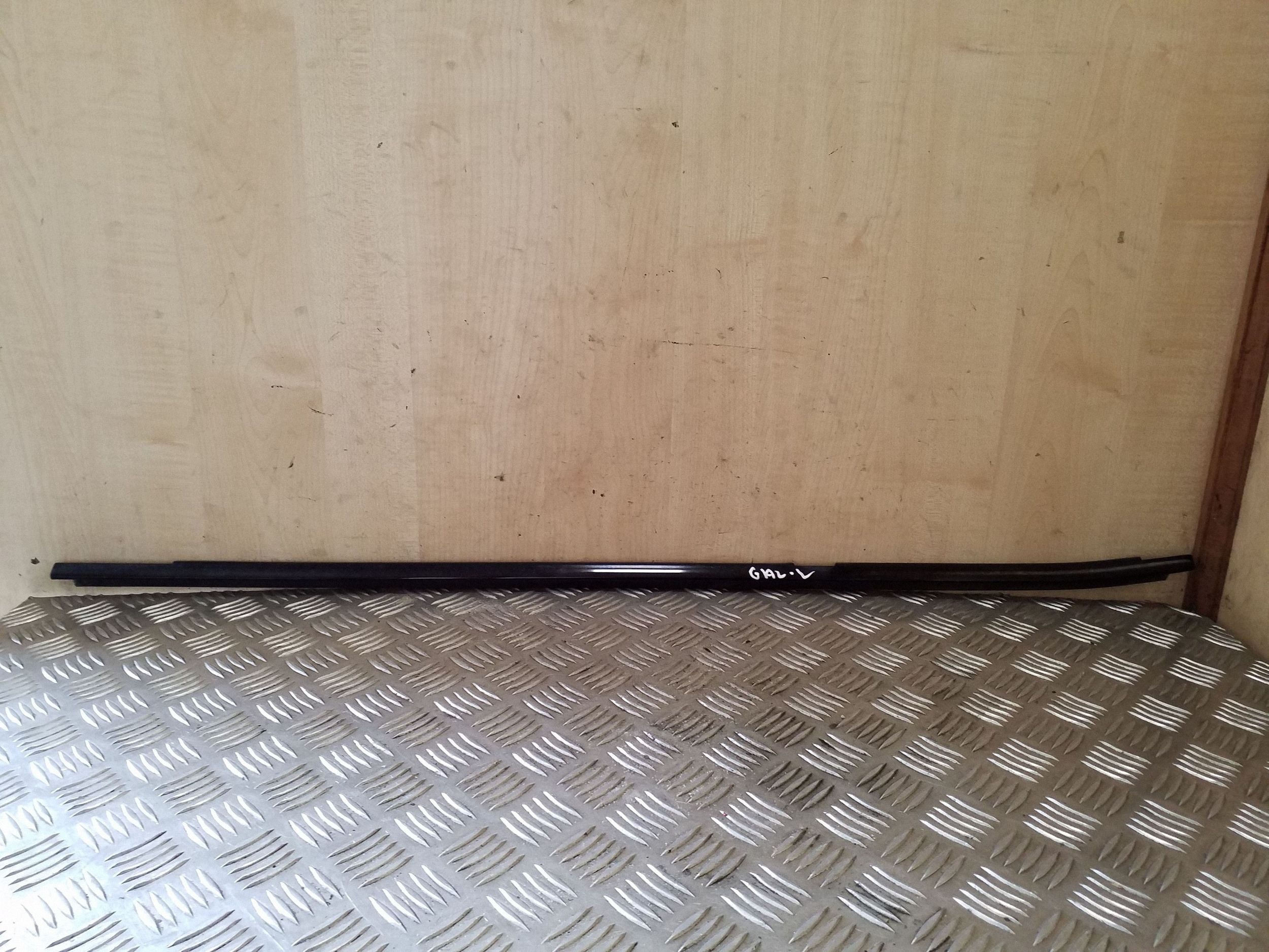 BMW X3 E83 Tampa do Vidro Traseiro Esquerdo OEM VAL80481 image 2