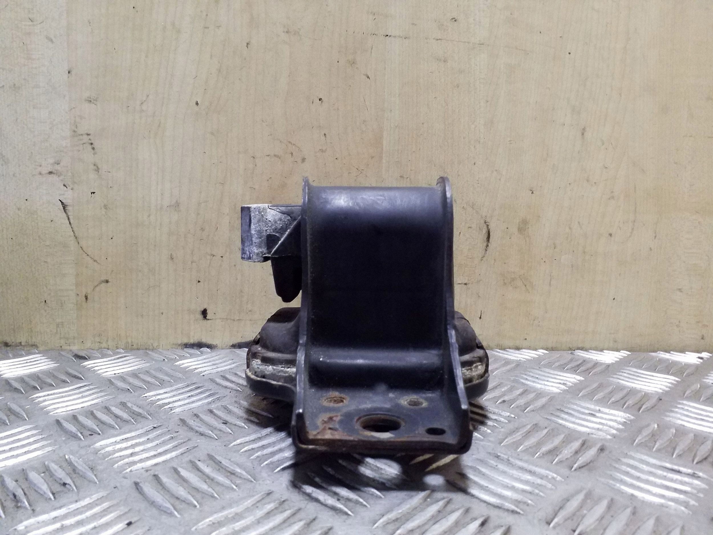 Support moteur avant RENAULT SCÉNIC II 8200014931F image 6