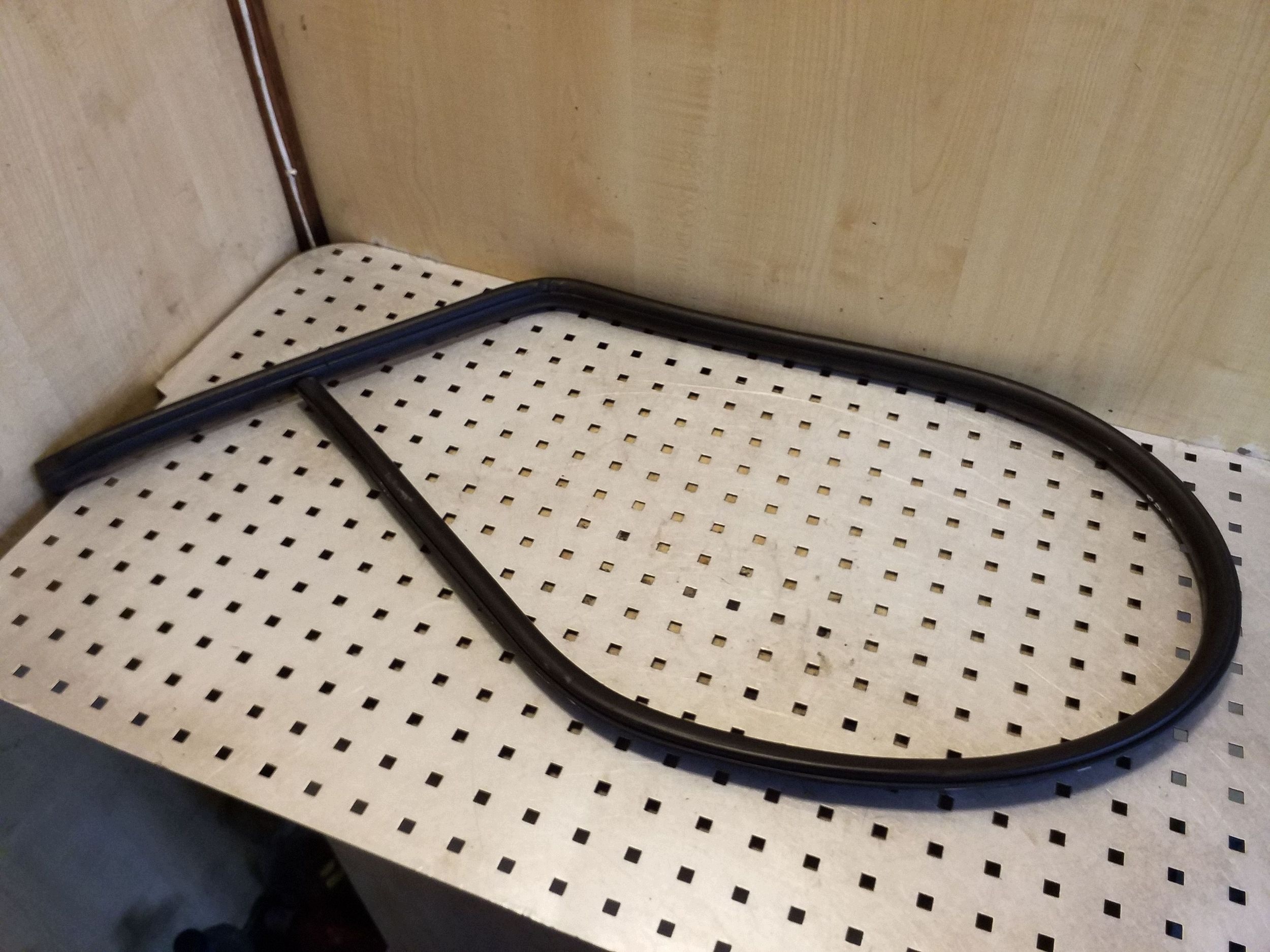 Opel Frontera B Deurrubber Rechts OEM VAL89341