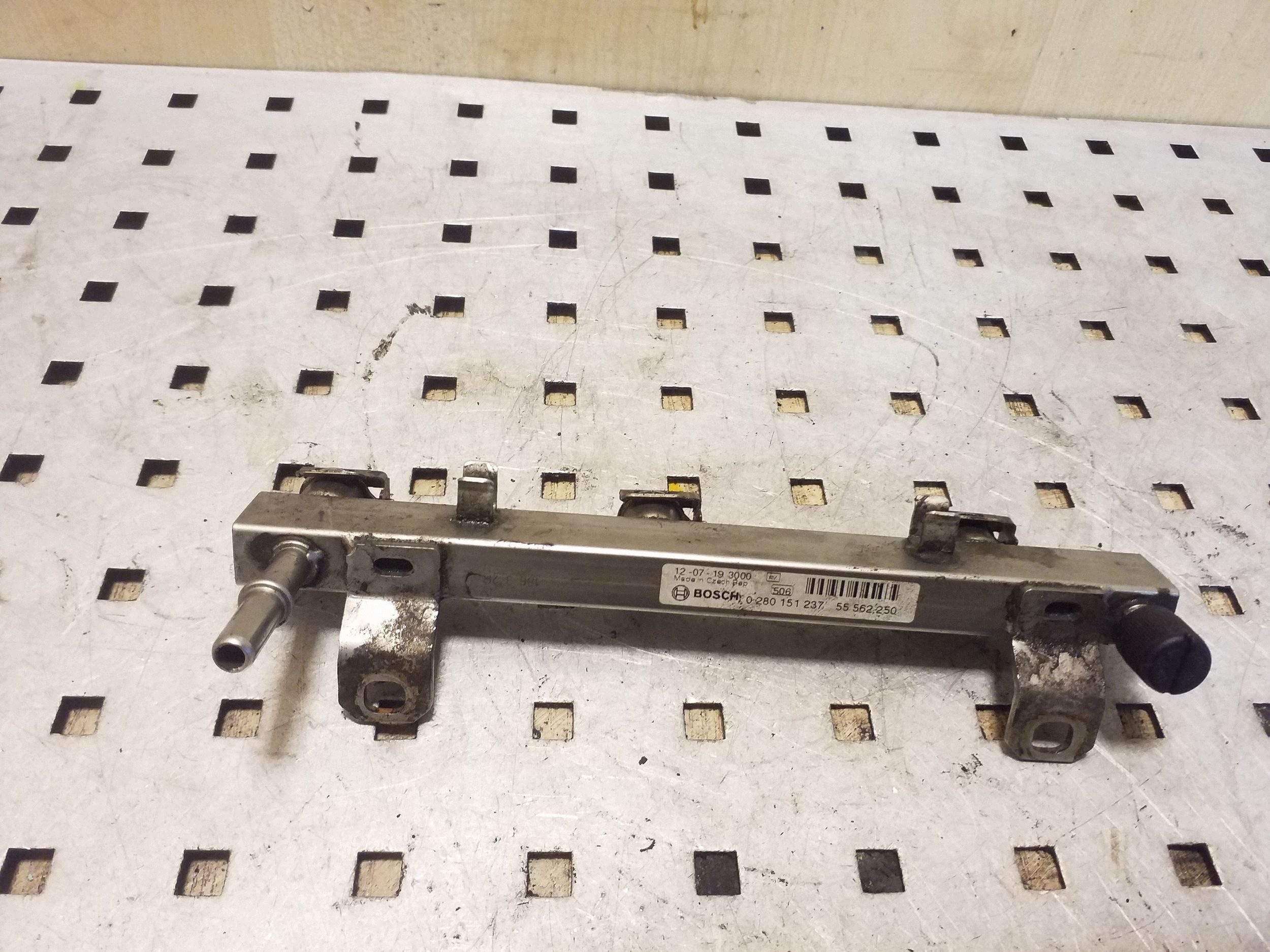 Conduite de carburant Opel Corsa D 55562250 image 2