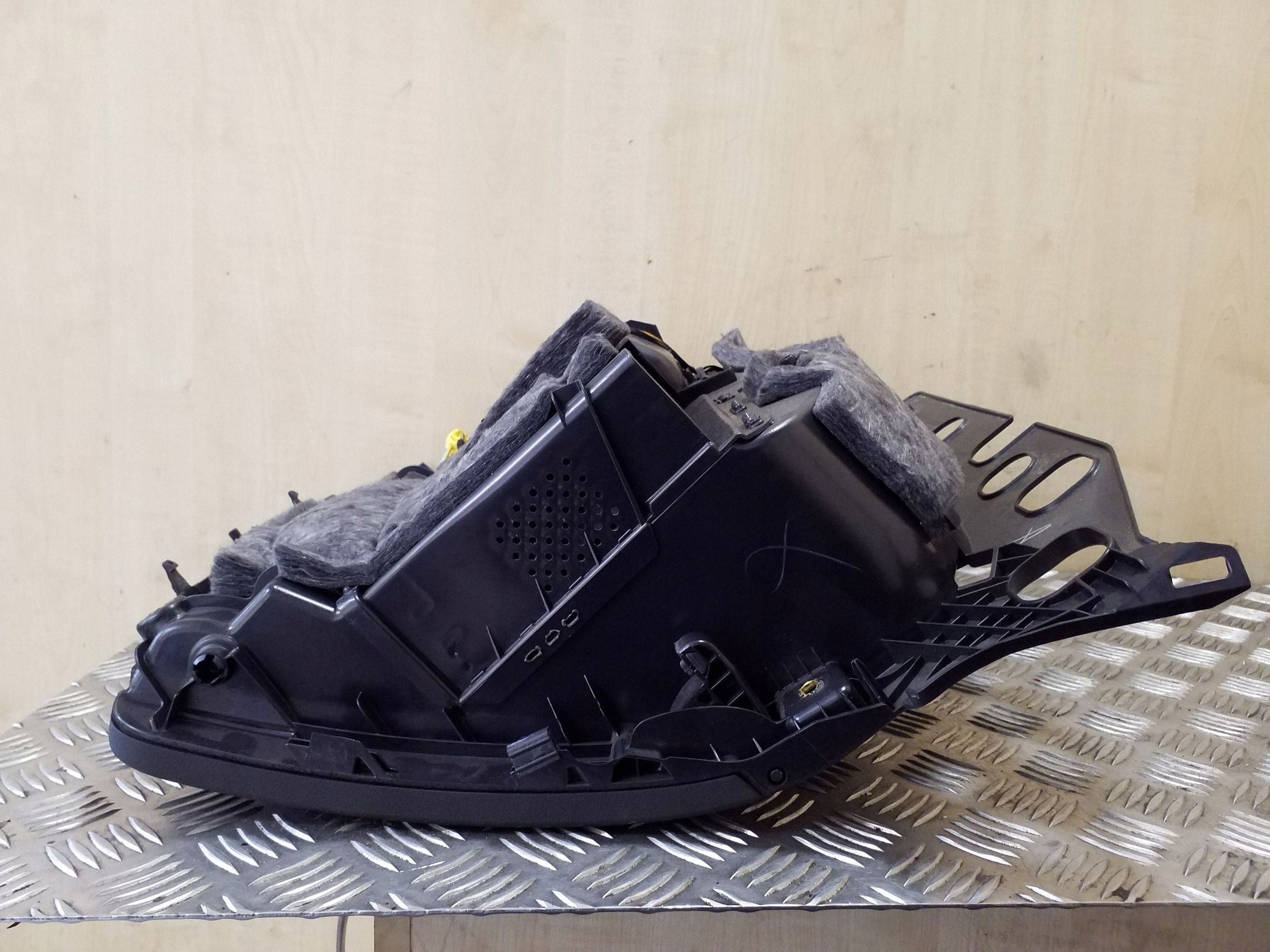 Audi A4 B8 A5 hansikaslokero 8K2857035C