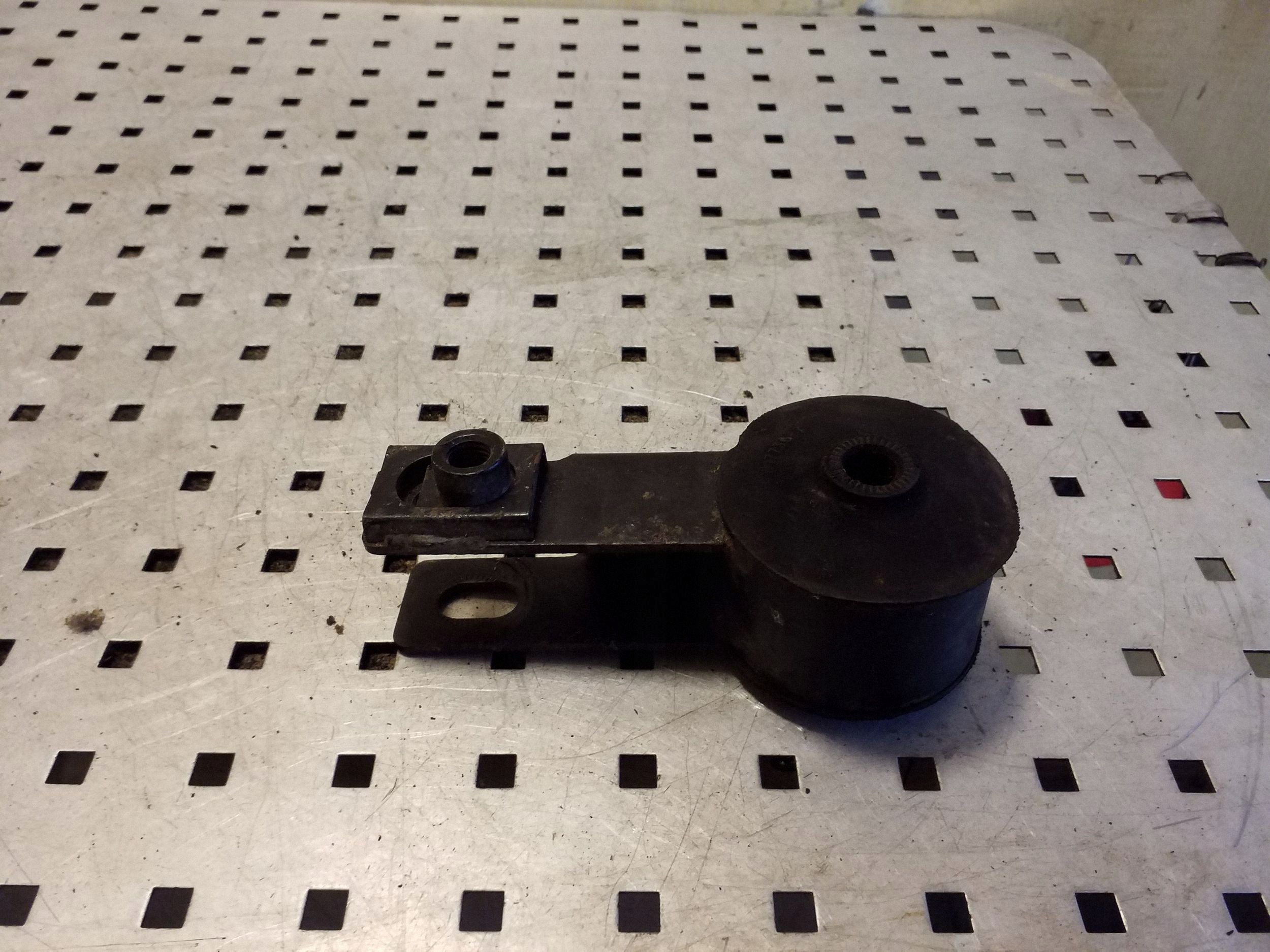 Front Engine Mount Land Rover Freelander 1.8L W177367 image 2