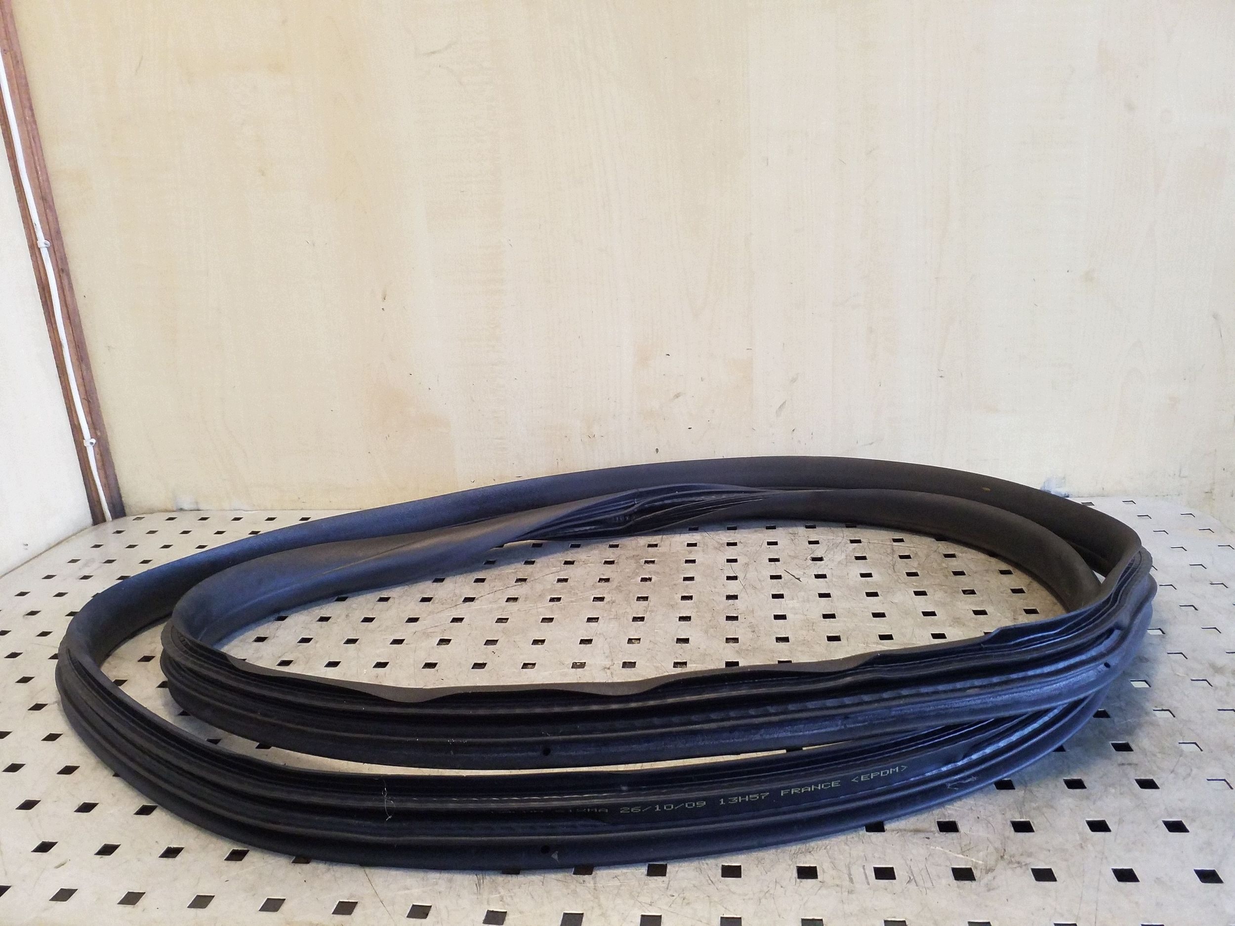 Volvo XC60 Deurrubber Voor Rechts VAL101384