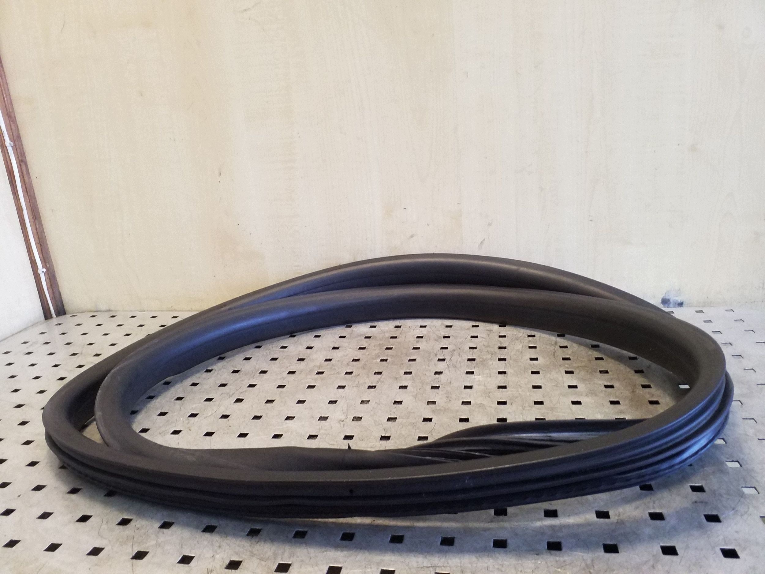 Volvo XC60 Achterdeurrubber Links VAL101388