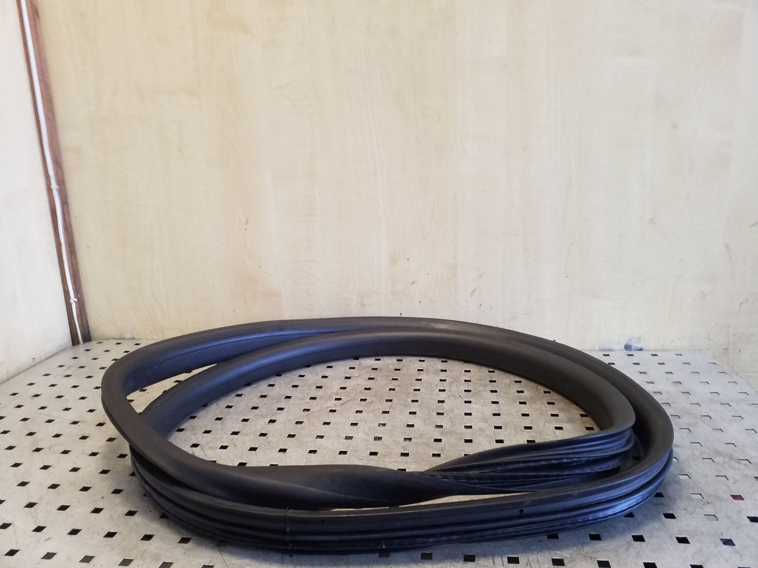 Volvo XC60 Achterdeurrubber Rechts VAL101390